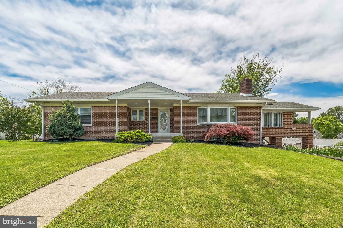 Property Photo: 1143 Villanova Avenue PA 19081