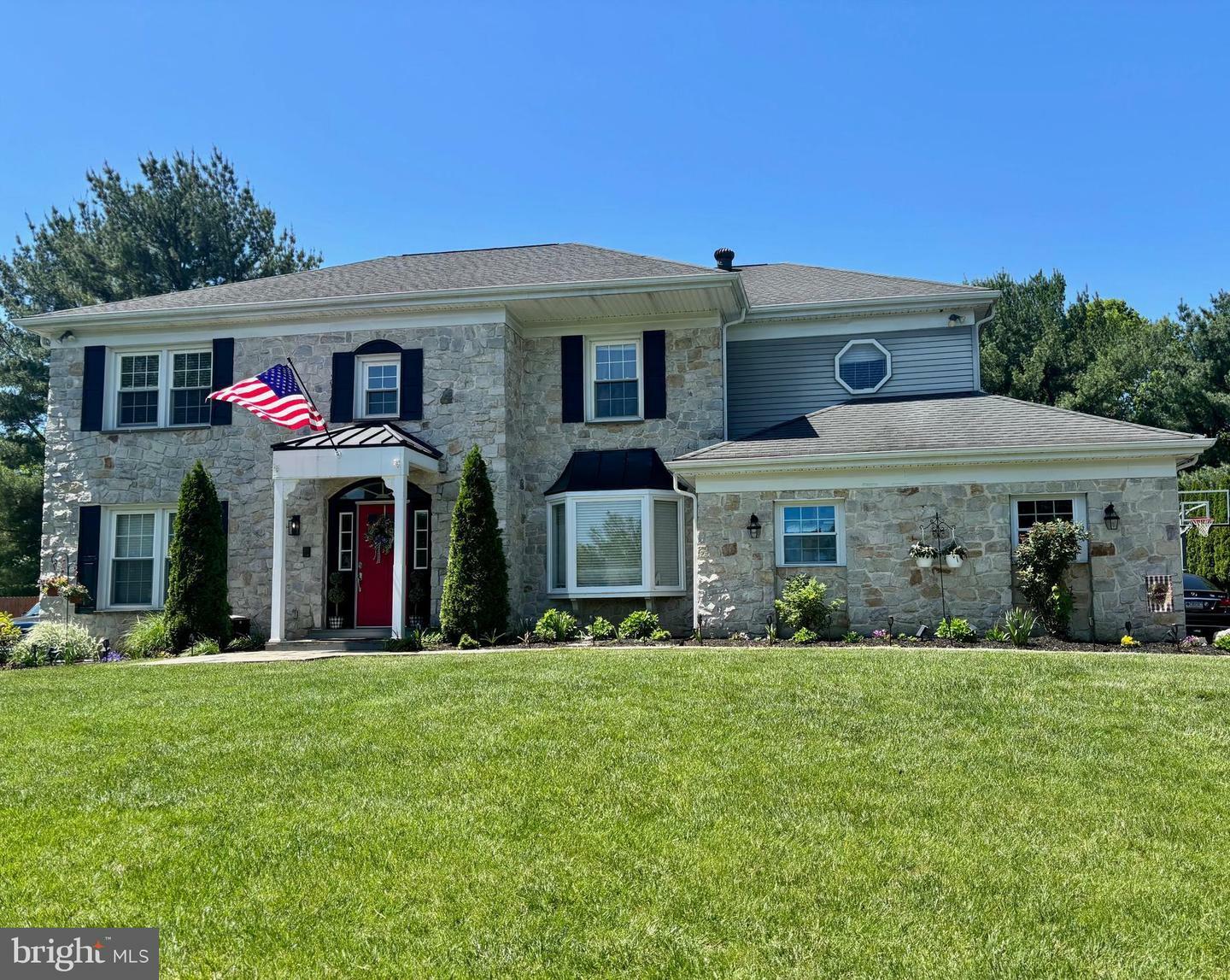 Property Photo:  1004 Winding River Lane  PA 19460 