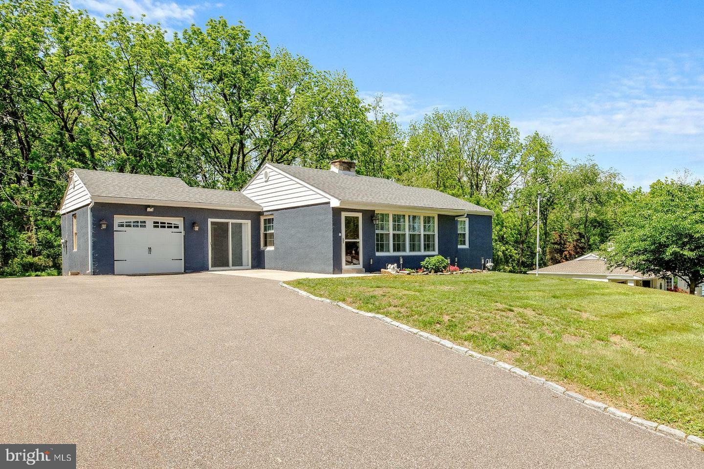 Property Photo: 221 Brookside Drive PA 19053