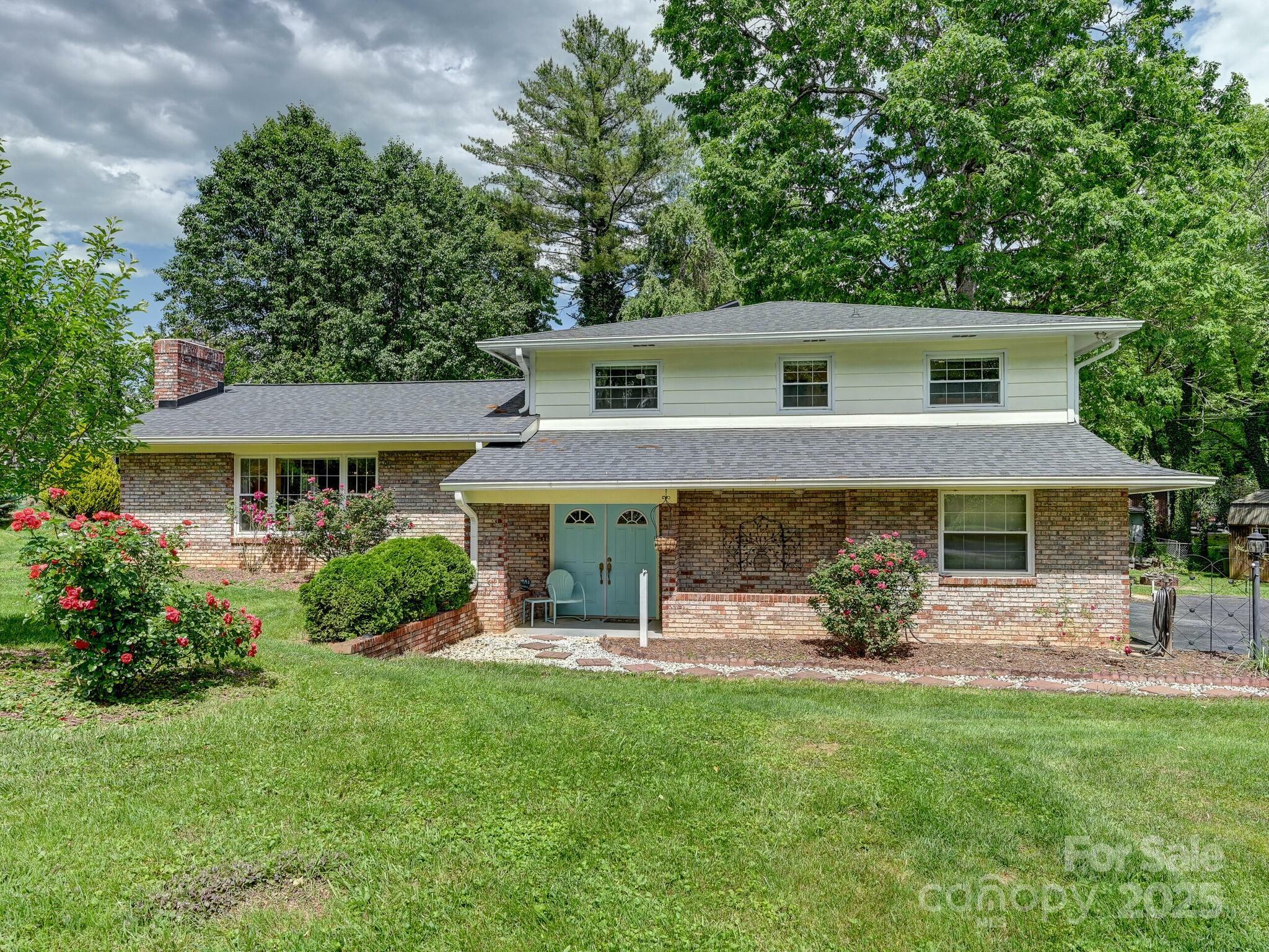 Property Photo: 1136 Carousel Lane NC 28792