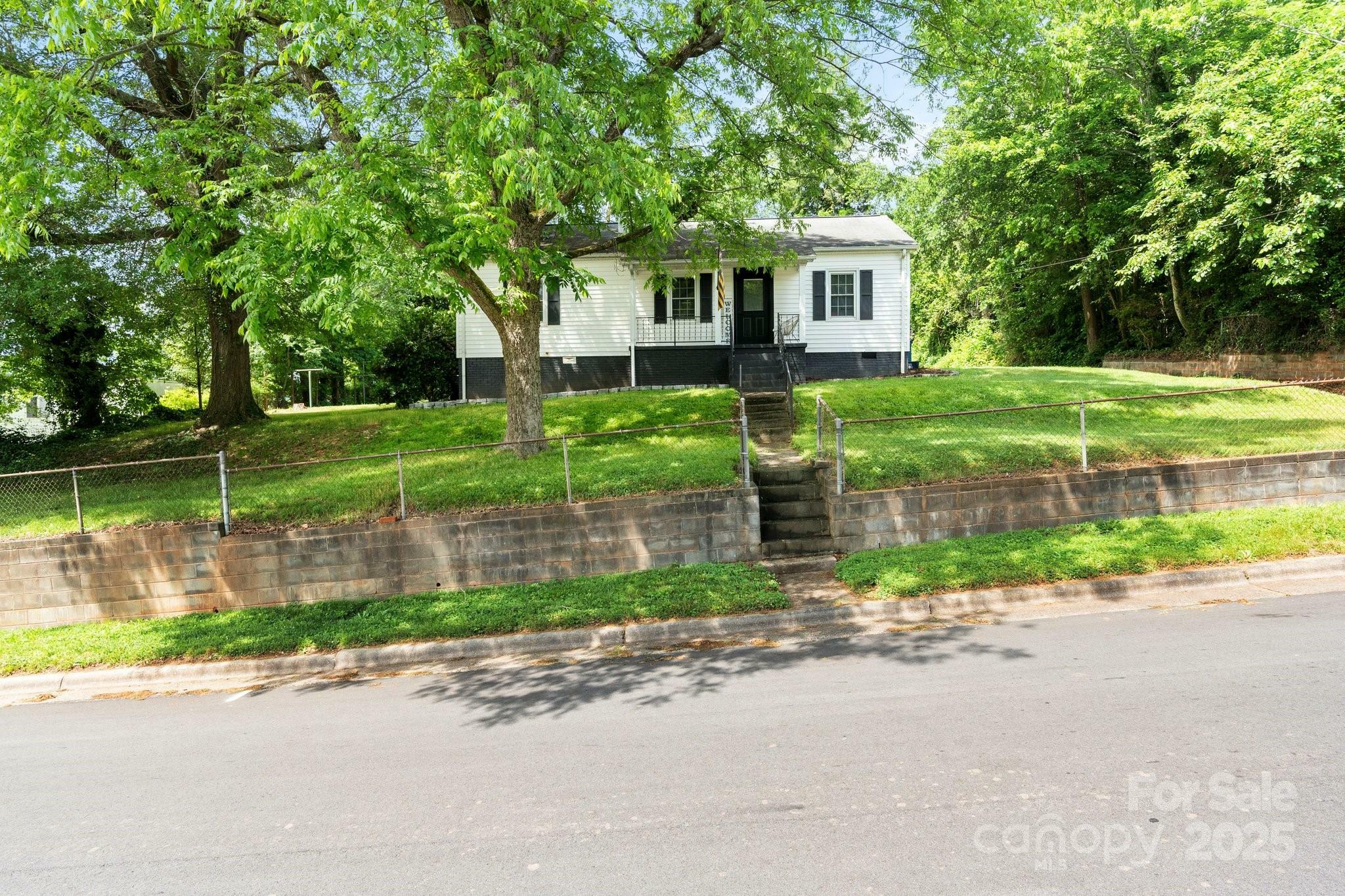 Property Photo: 1211 11th Street NW NC 28601