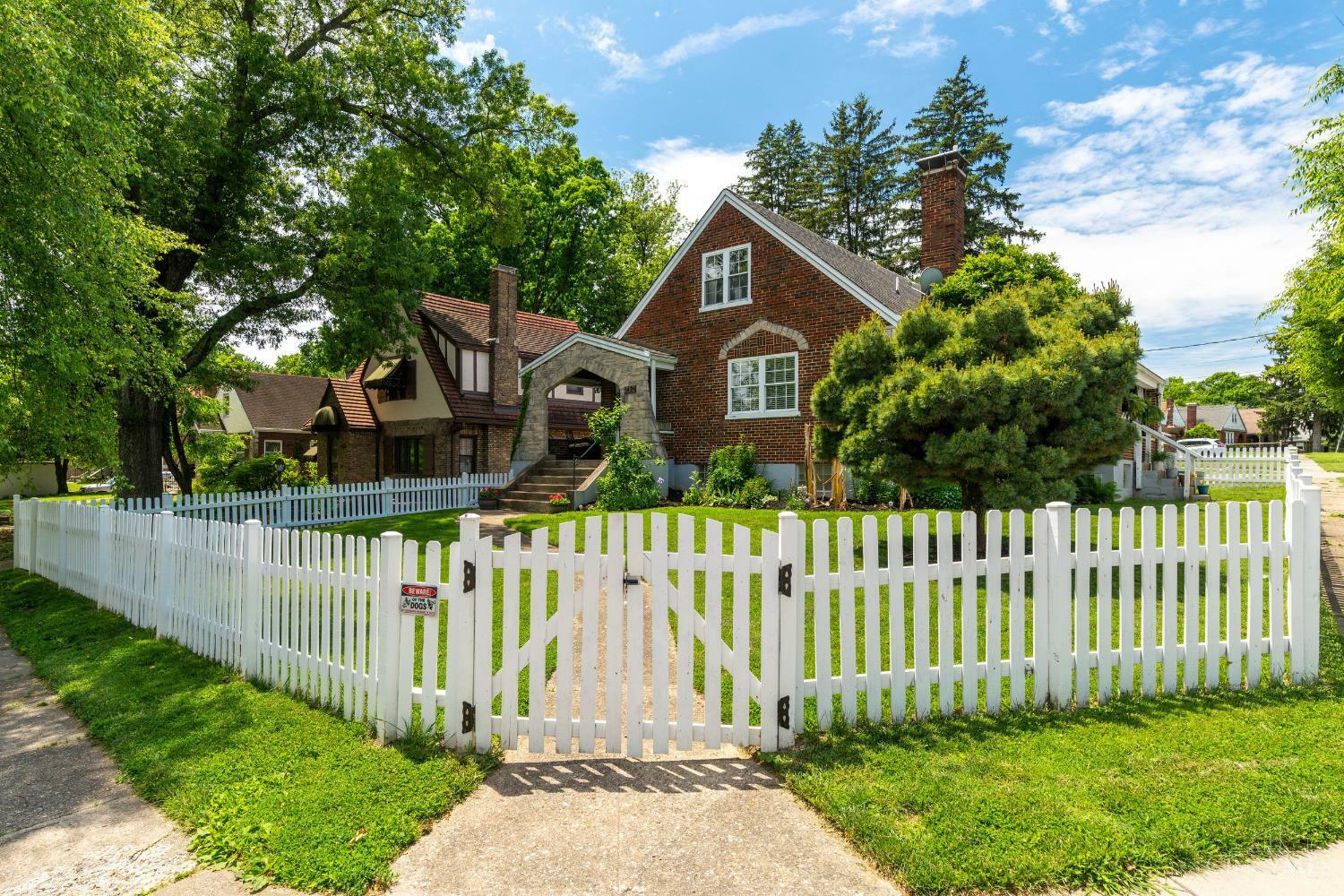 Property Photo: 1421 Covedale Avenue OH 45238