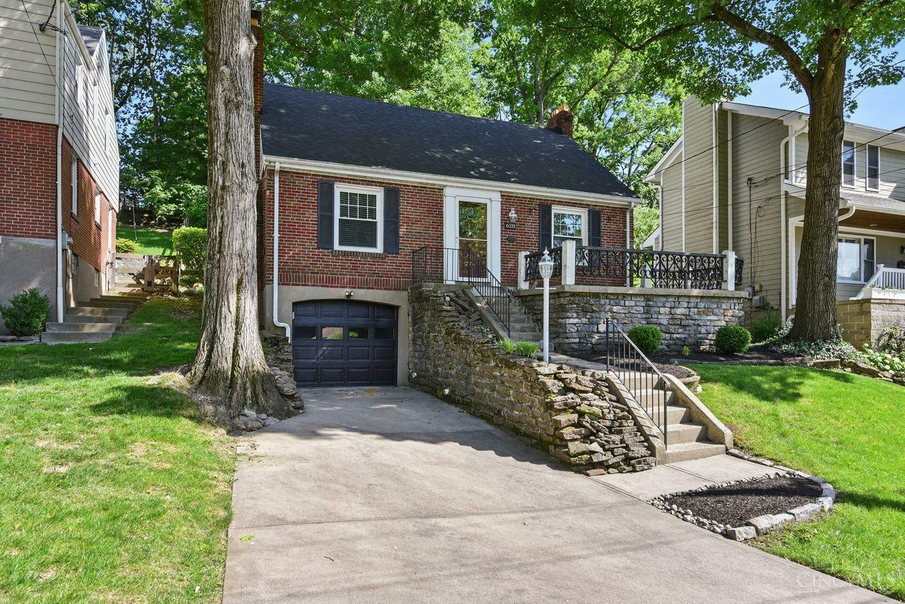Property Photo: 628 Rushton Road OH 45226