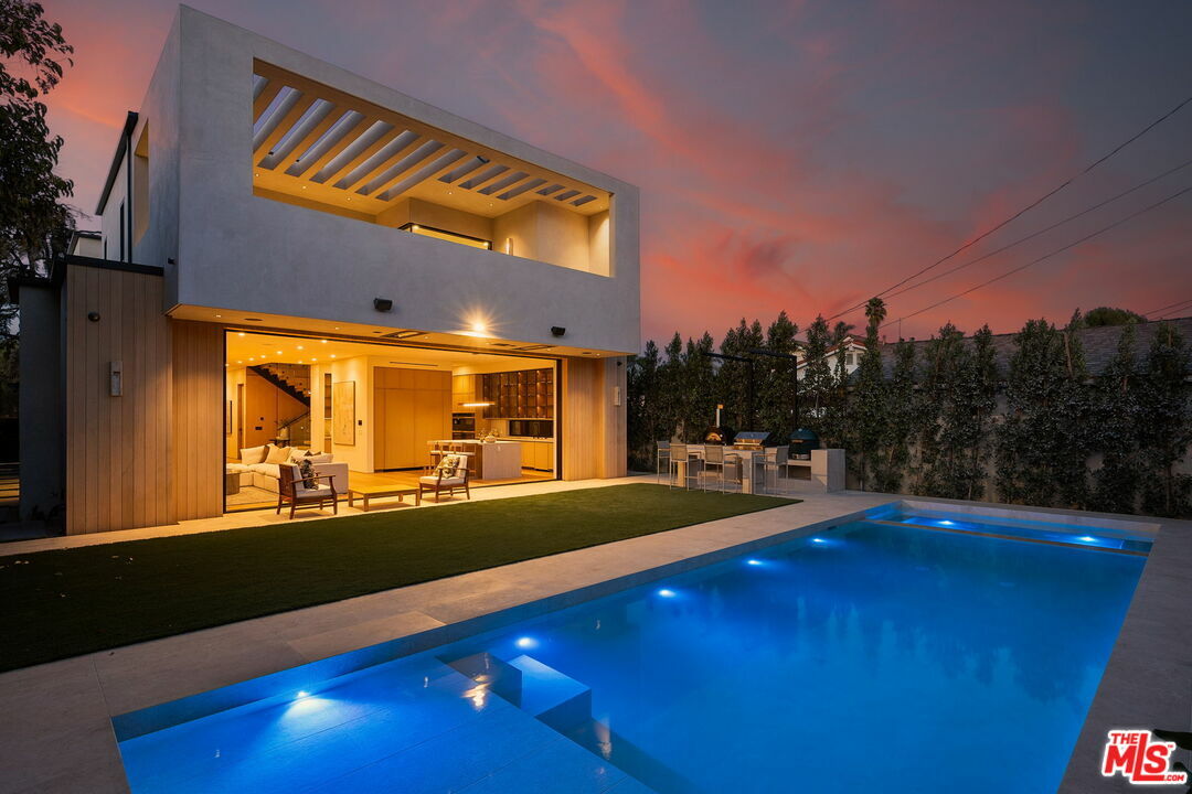 Property Photo: 14758 Morrison St CA 91403