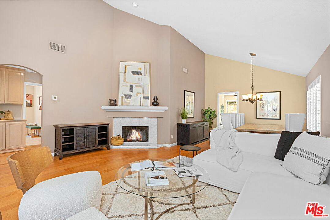 Property Photo: 1668 Fox Springs Cir CA 91320