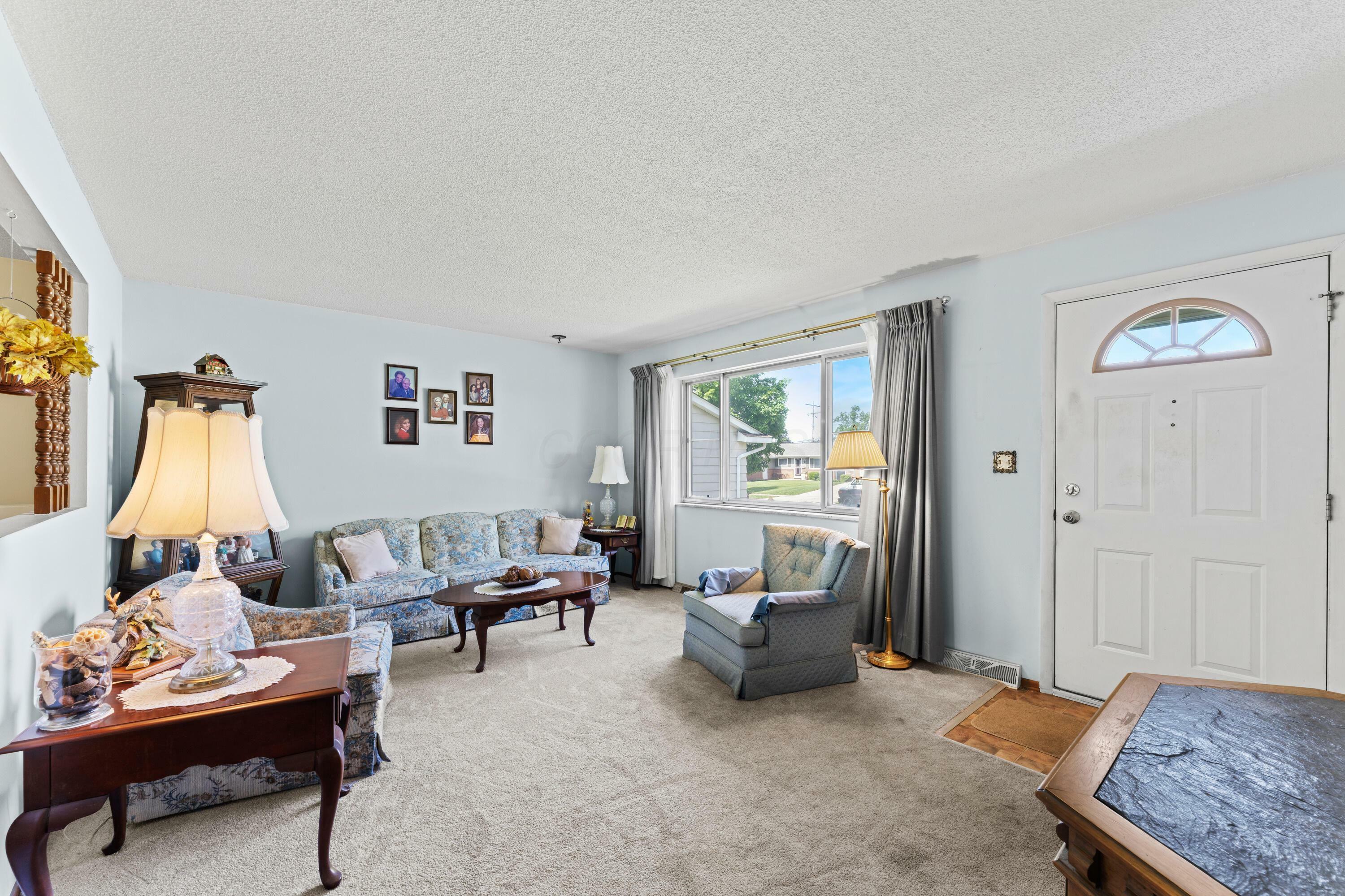 Property Photo: 4818 Manitoba Road OH 43229