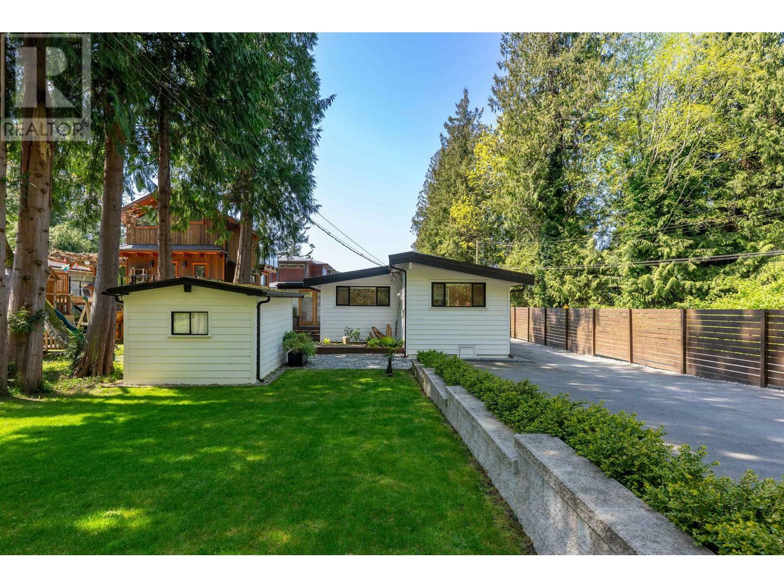 Property Photo: 27 Brunswick Beach Road BC V0N 2E0