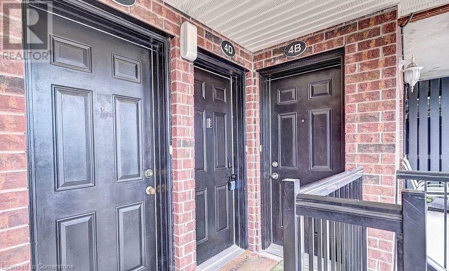 Property Photo:  45 Cedarhill Crescent 4D  ON N2E 0A2 