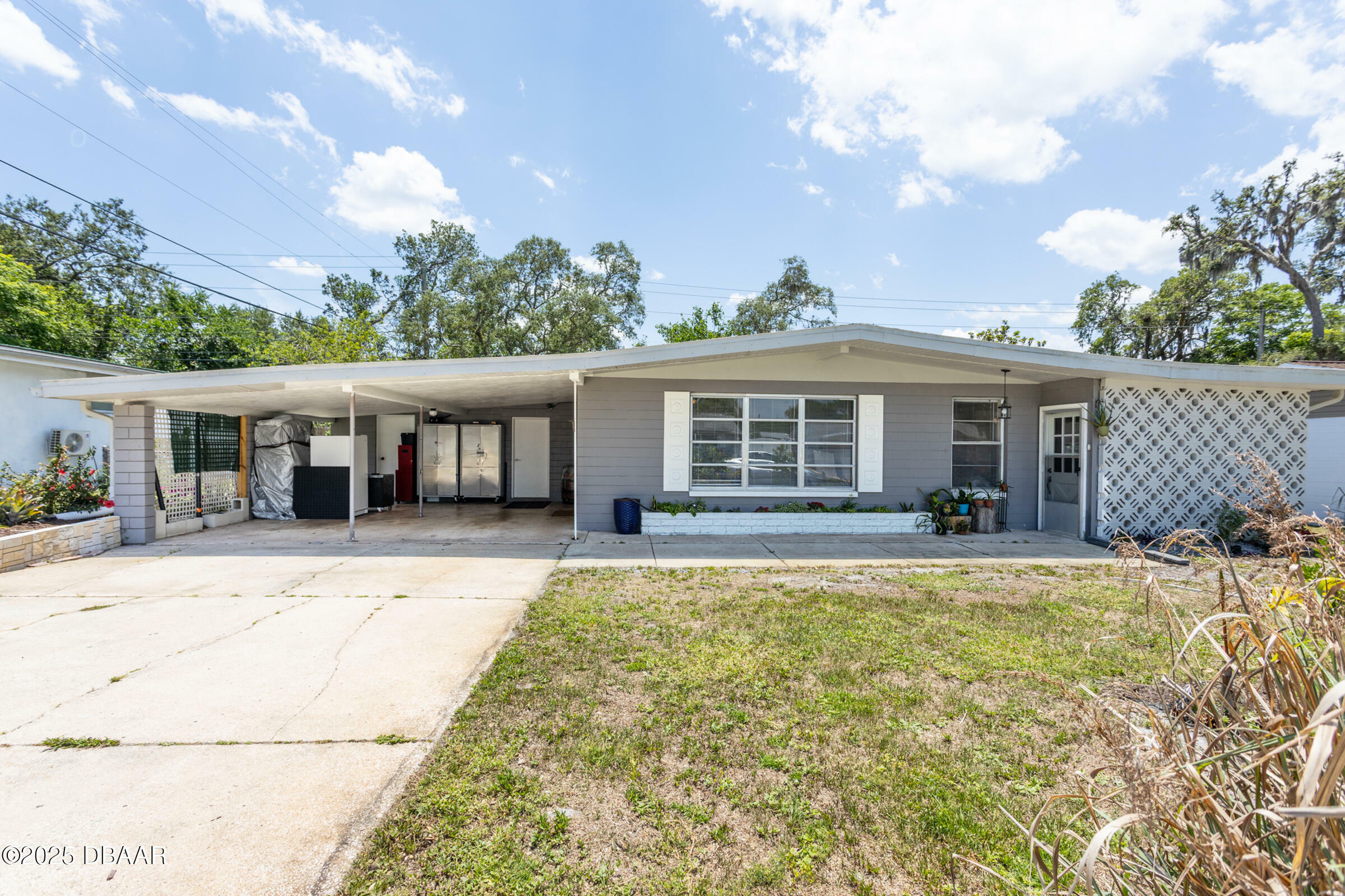 Property Photo: 1284 Vanderbilt Drive FL 32174