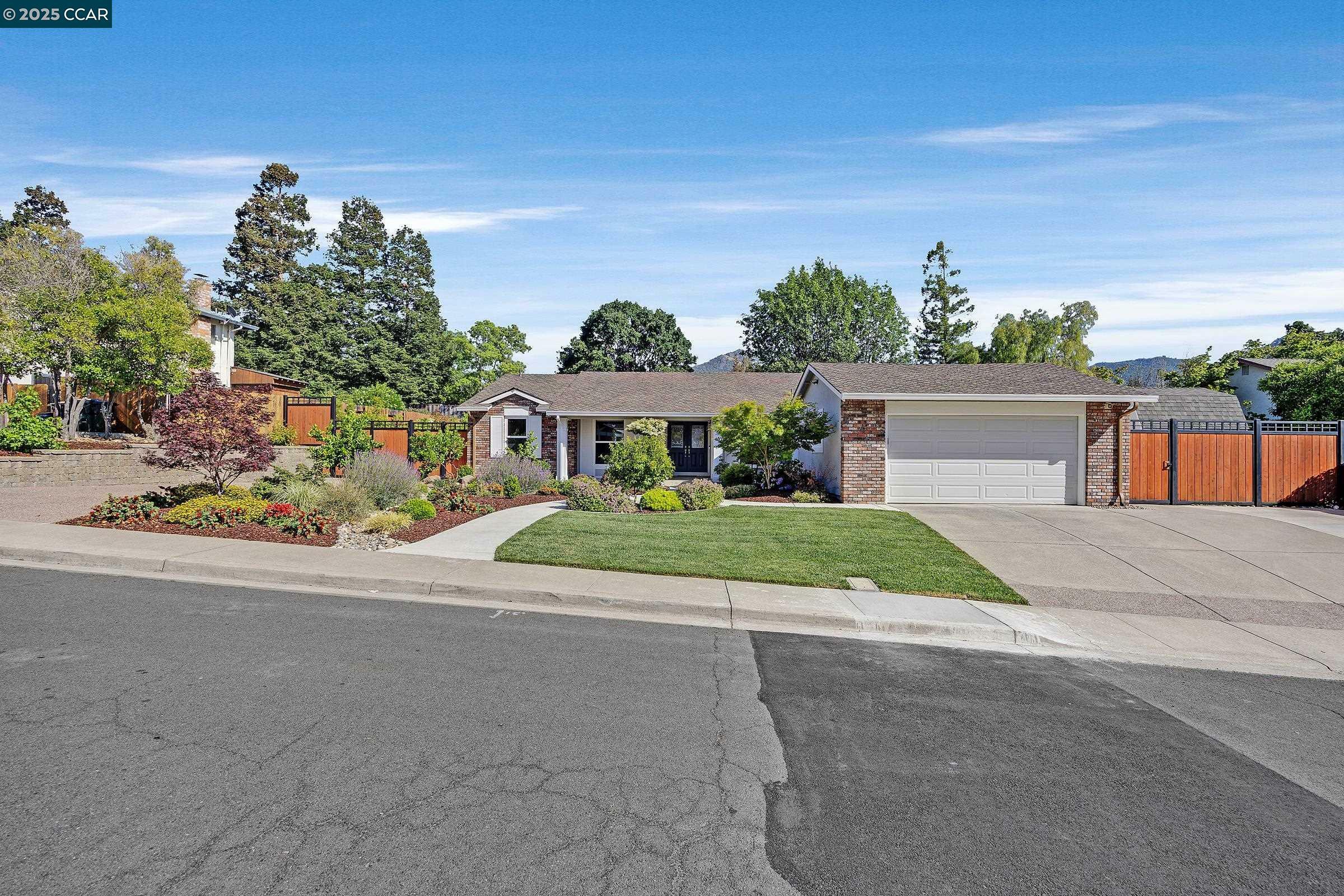 Property Photo: 407 Grenache Cir CA 94517