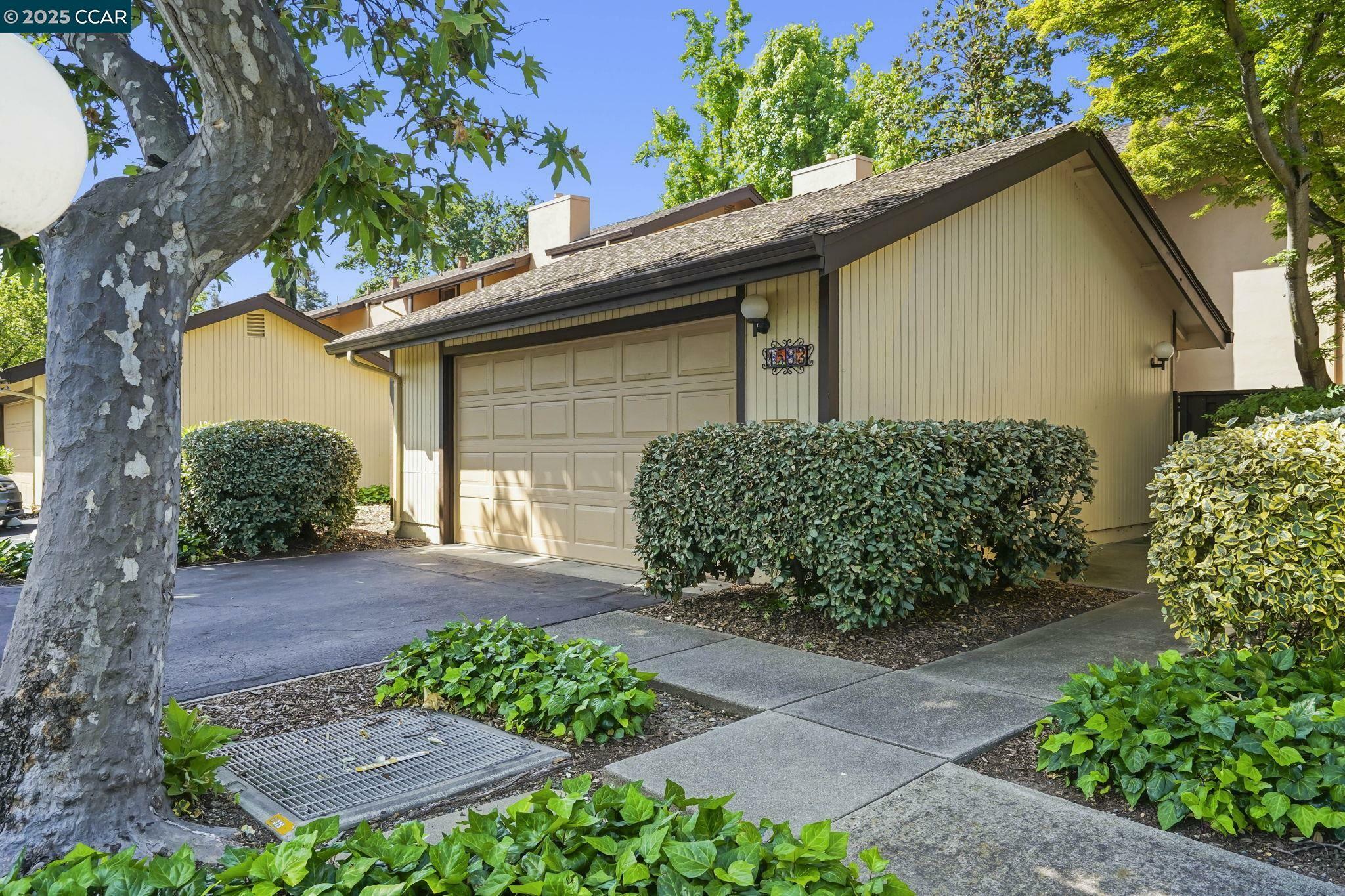 Property Photo: 1583 Candelero Dr CA 94598