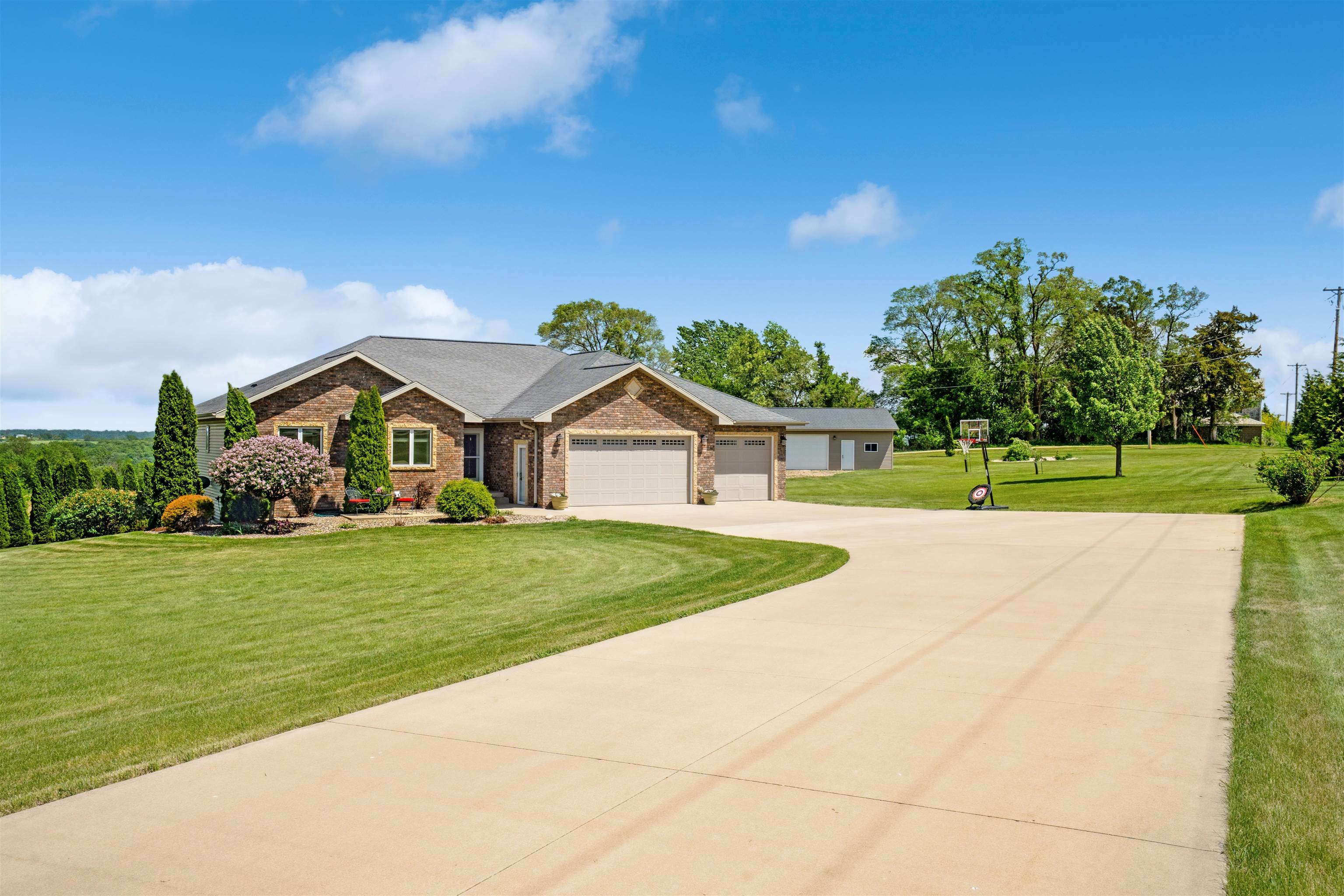 Property Photo: 18910 Teddy Bear Court IA 52002