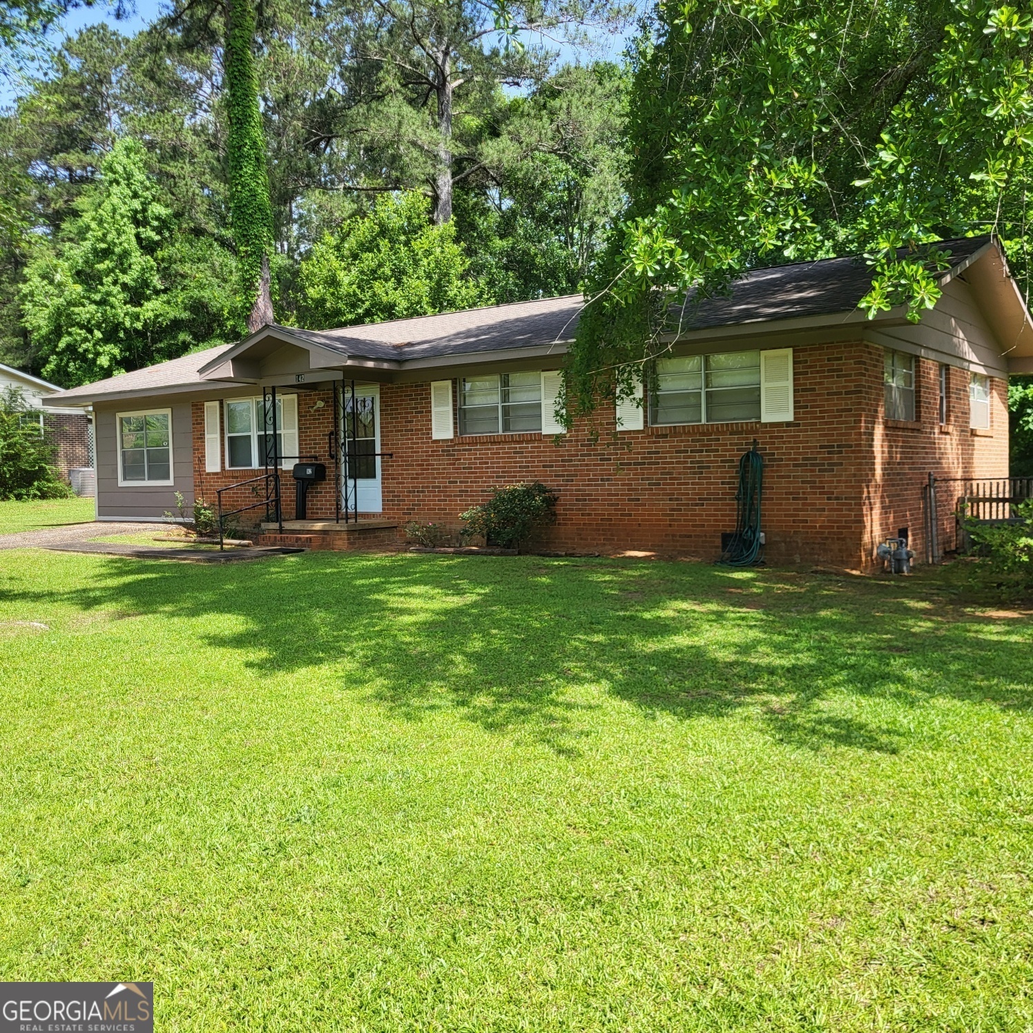 Property Photo: 142 Cleveland Road AL 36854