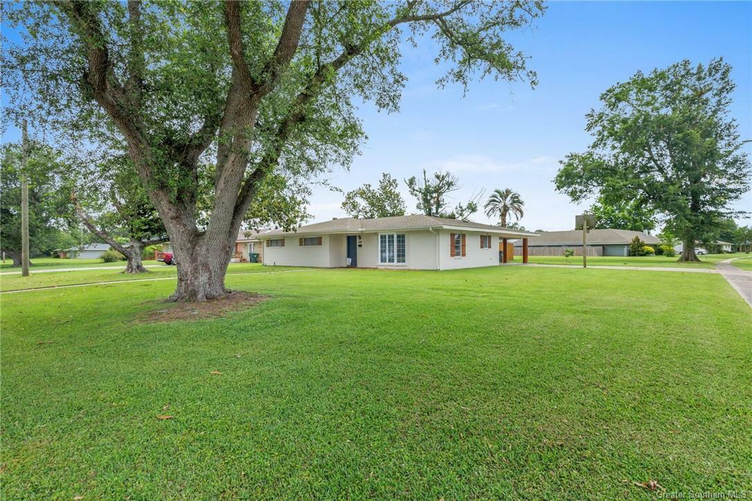Property Photo: 649 Contour Drive LA 70605