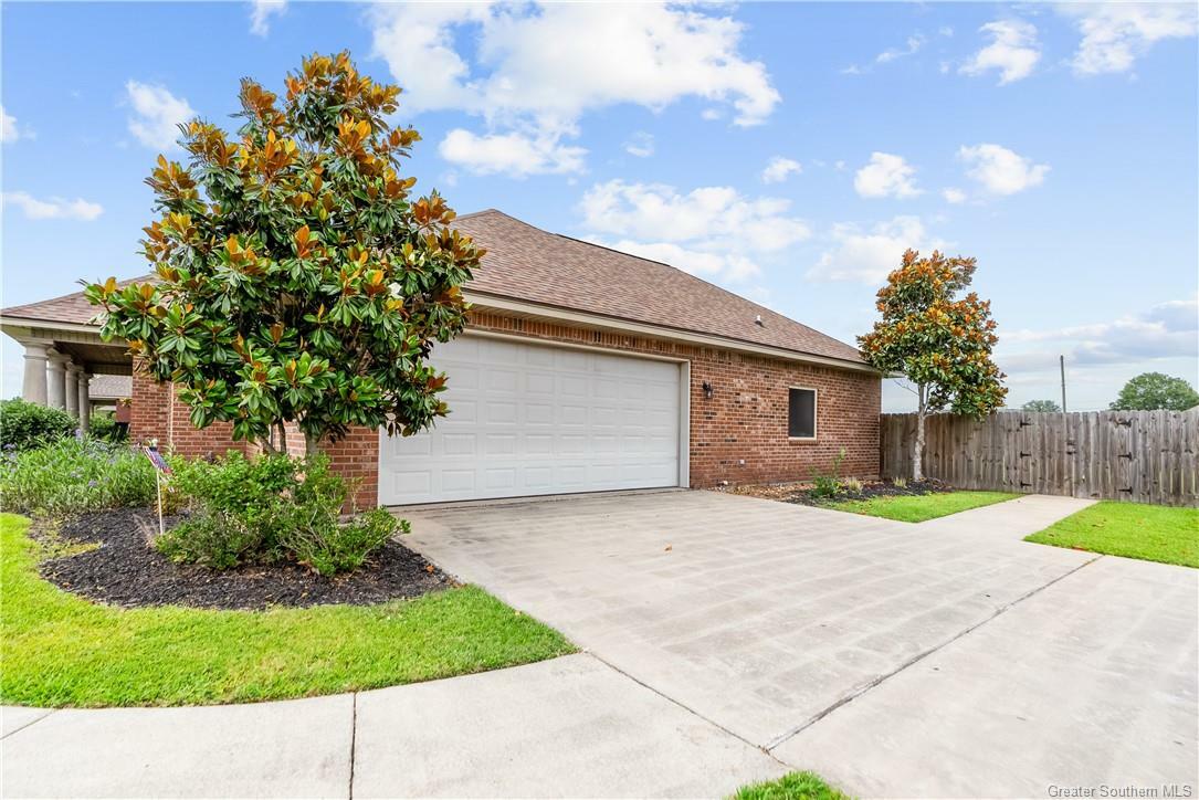 Property Photo: 940 S Kade Lane LA 70605