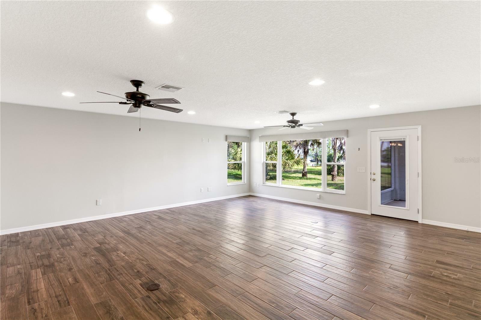 Property Photo: 7378 NE 49th Lane FL 34785