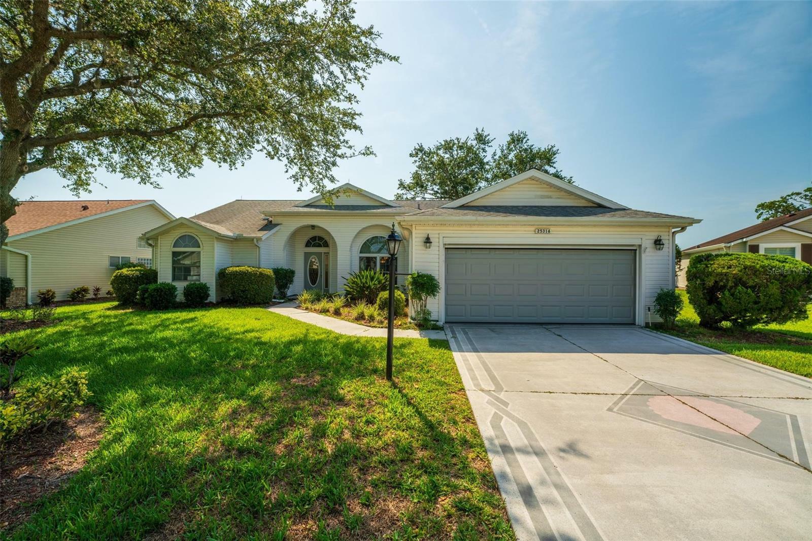 Property Photo: 25316 Crestwater Drive FL 34748