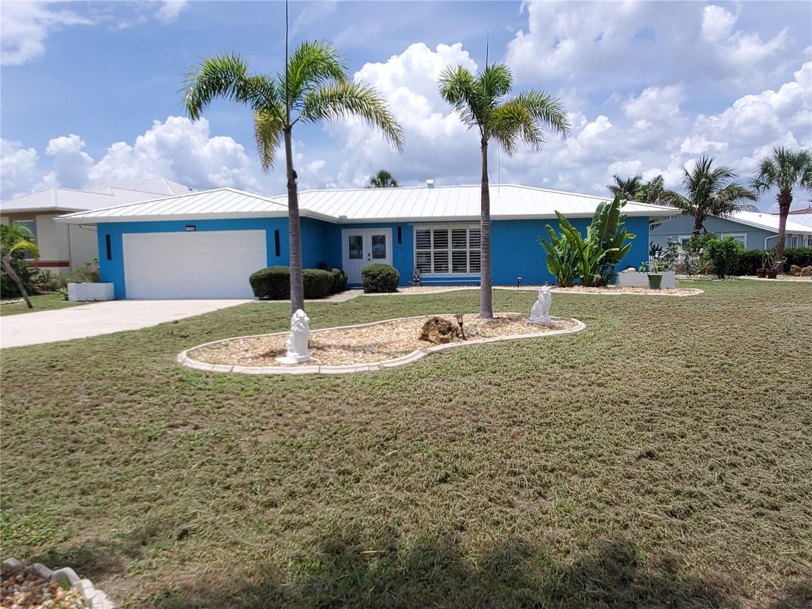 Property Photo: 190 Casa Ln FL 33950