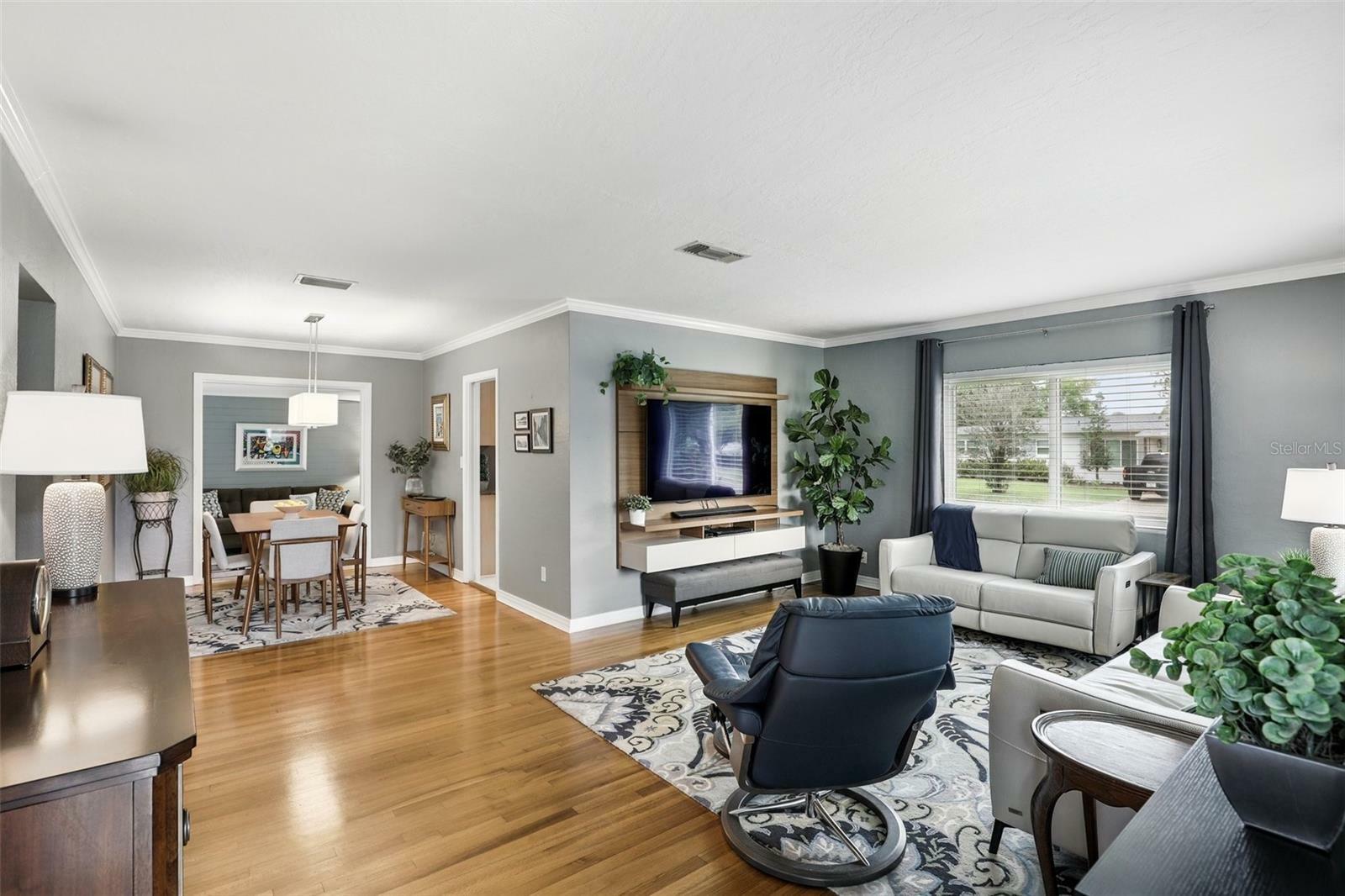 Property Photo: 2109 Montana Street FL 32803