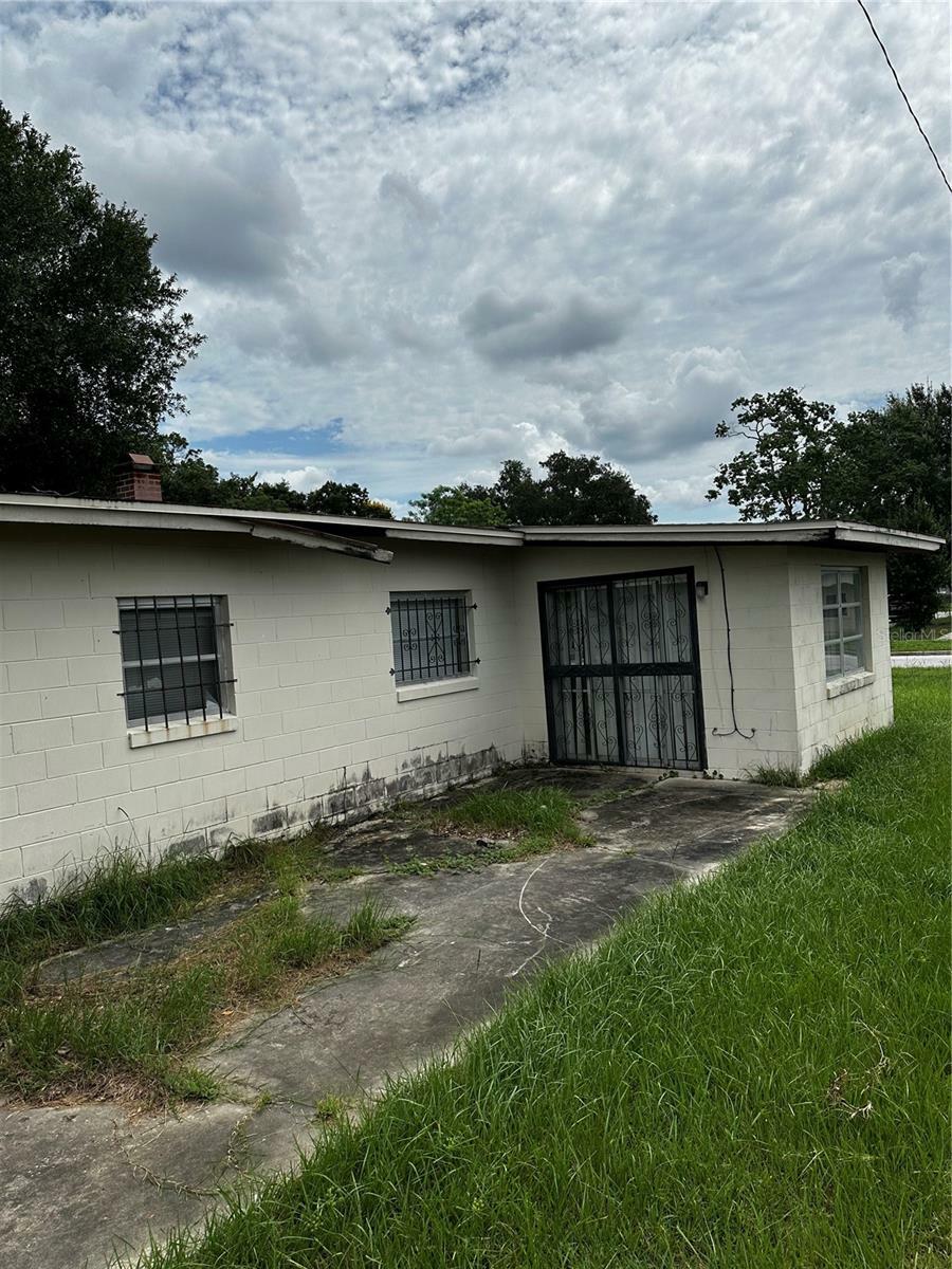 Property Photo: 1822 Williams Manor Avenue FL 32811
