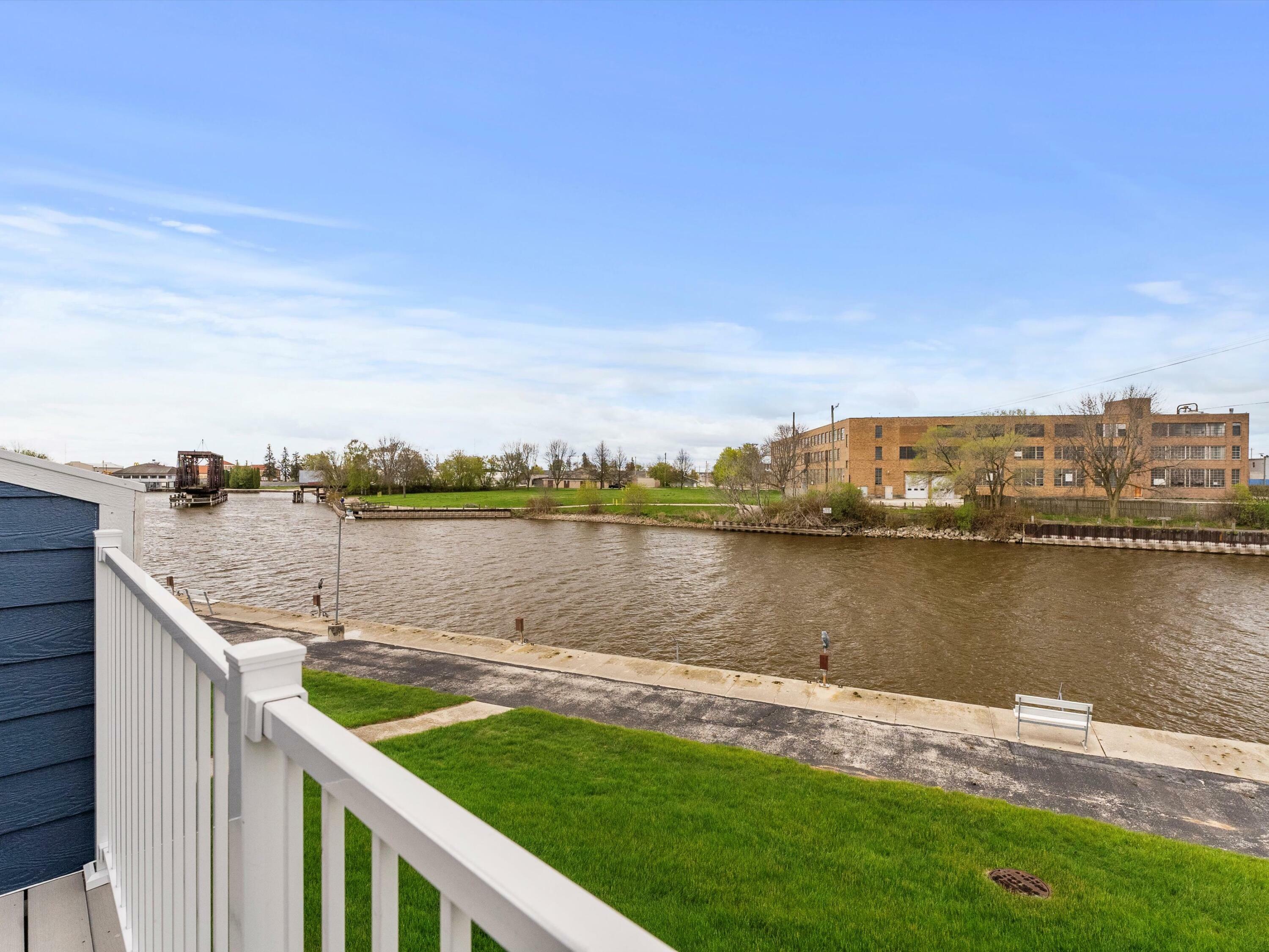 Property Photo: 1609 16th St D WI 54241