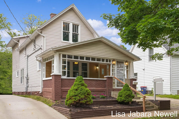 29 Travis Street NE  Grand Rapids MI 49505 photo