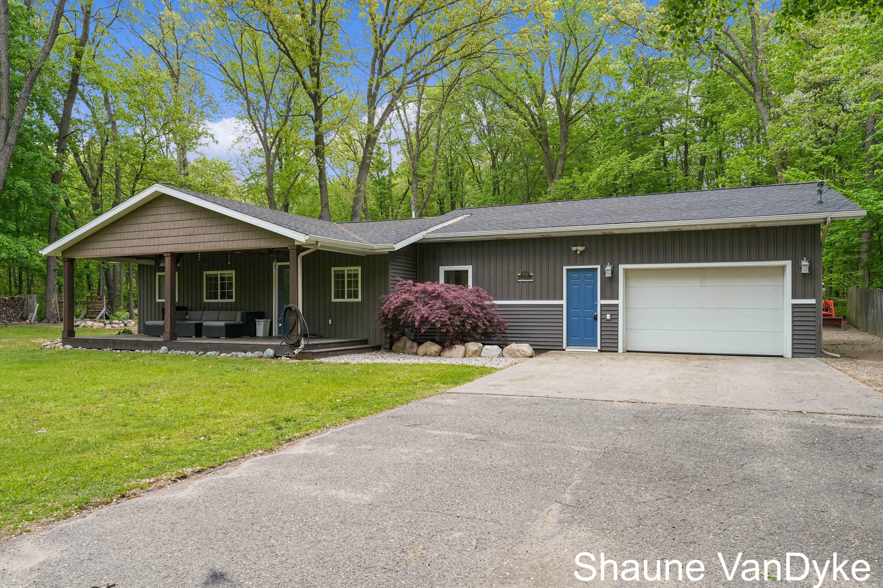 Property Photo: 5326 Division Avenue NE MI 49321