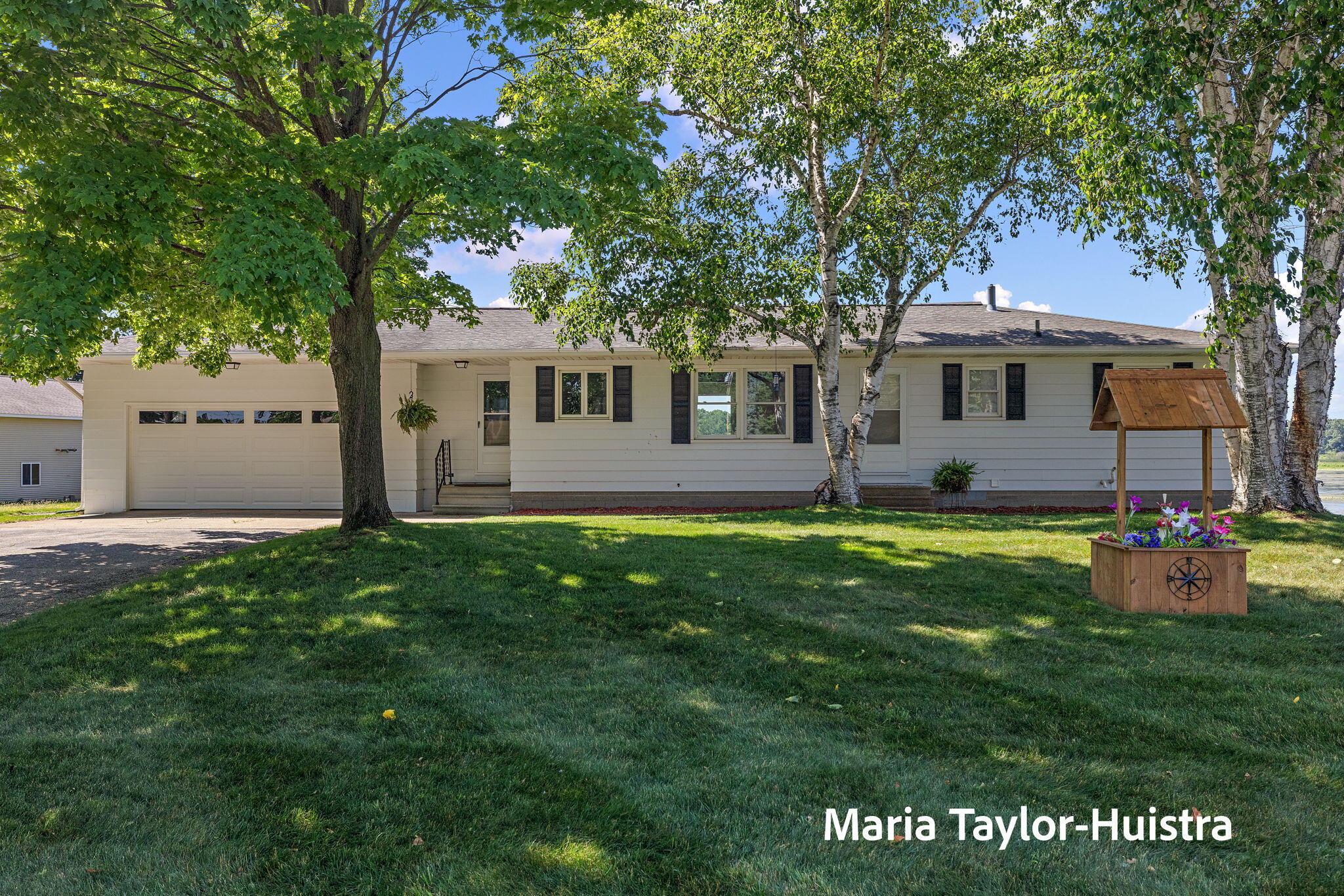 Property Photo: 16040 Robrick Avenue MI 49417