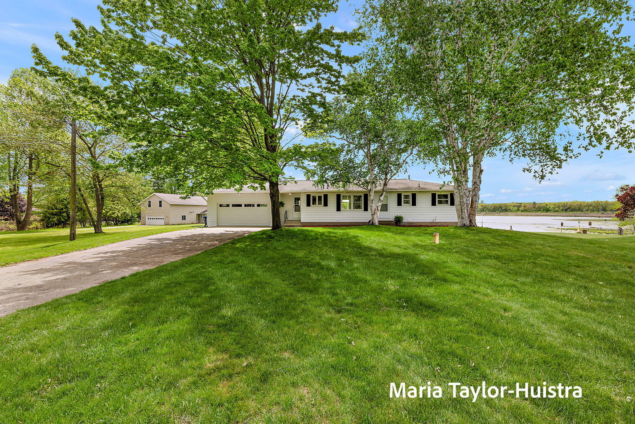 Property Photo: 16040 Robrick Avenue MI 49417