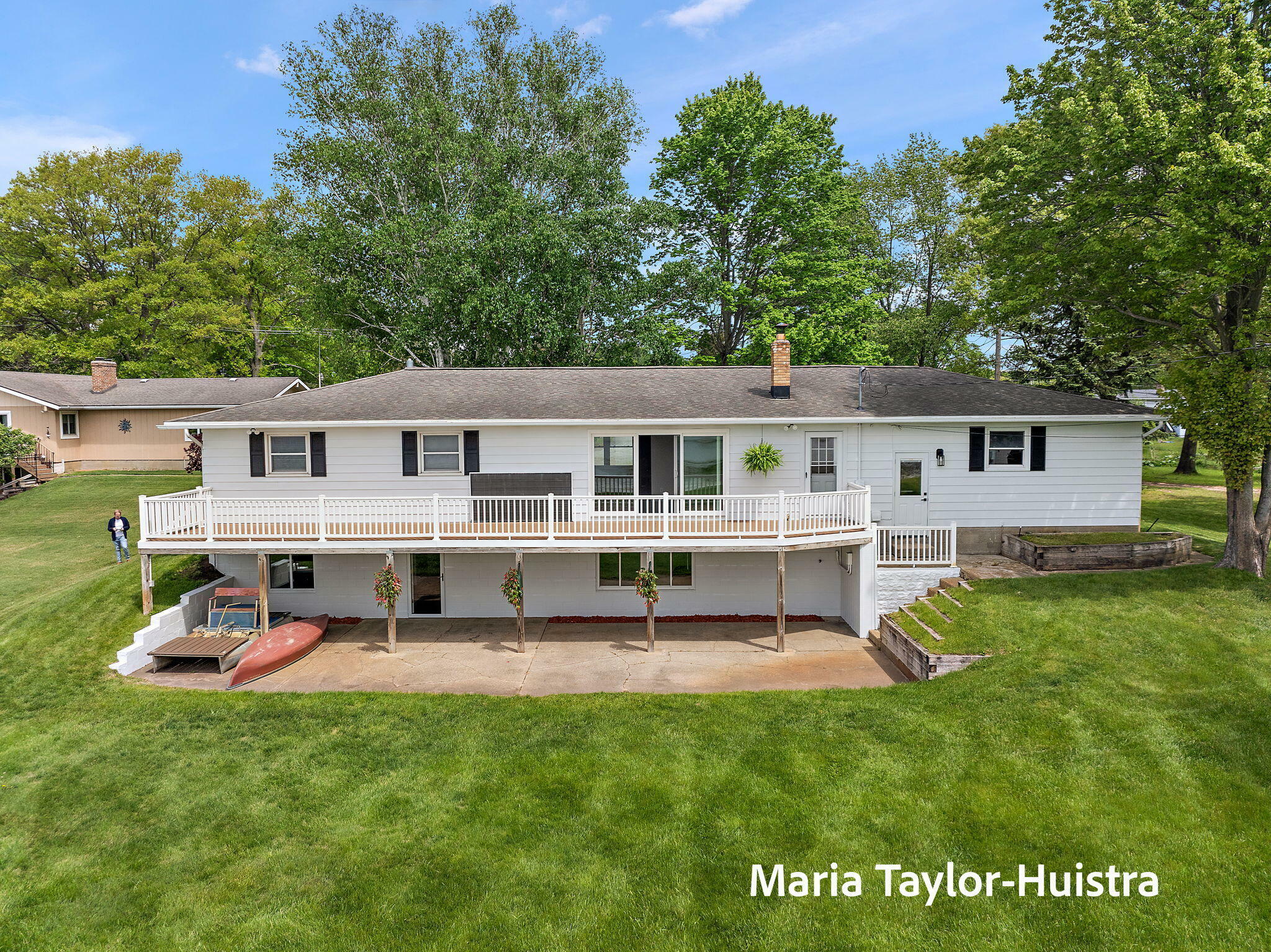 Property Photo:  16040 Robrick Avenue  MI 49417 