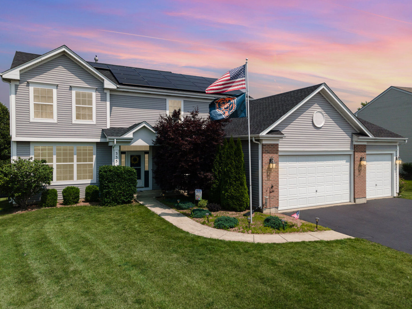 Property Photo:  335 Sutton Street  IL 60560 
