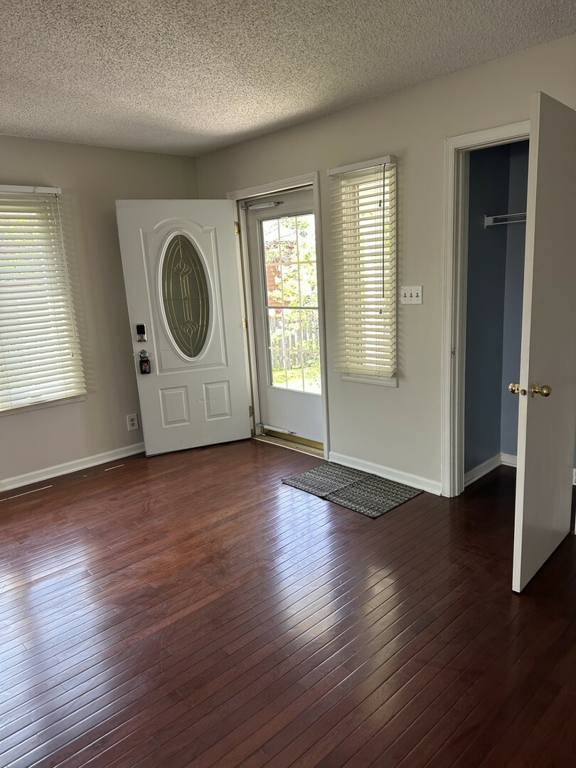 Property Photo: 1326 Post Oak Court 1 IL 60403
