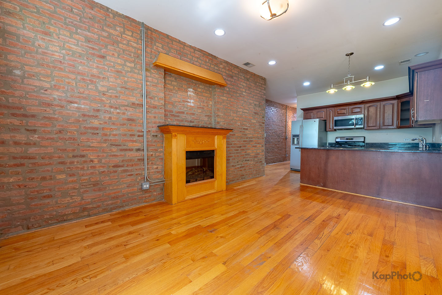 Property Photo: 4137 S Prairie Avenue 3 IL 60653