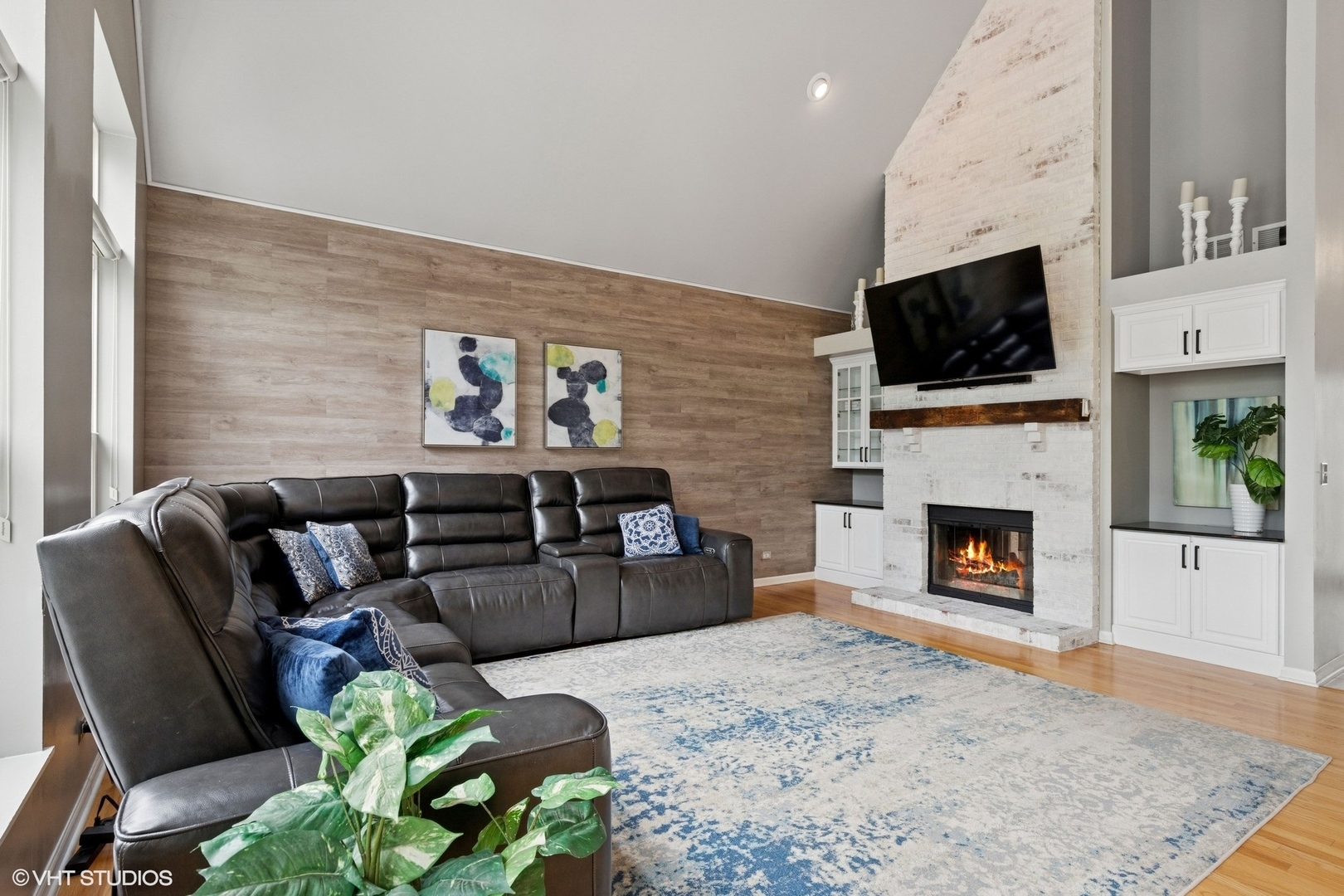 Property Photo: 527 Capital Lane IL 60031