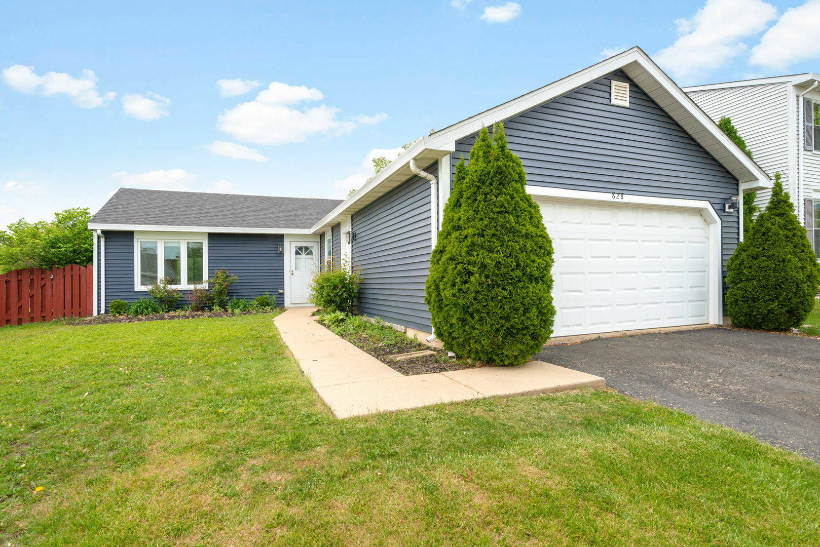 Property Photo:  828 Huron Court  IL 60188 