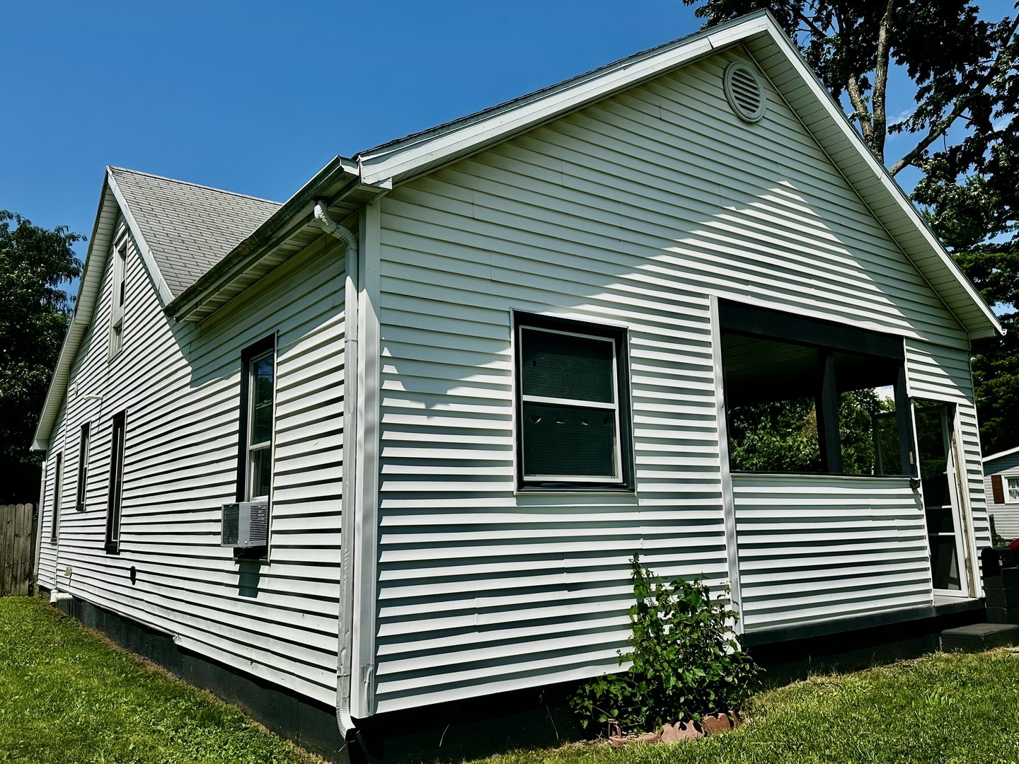 509 E Webster Street  Clinton IL 61727 photo