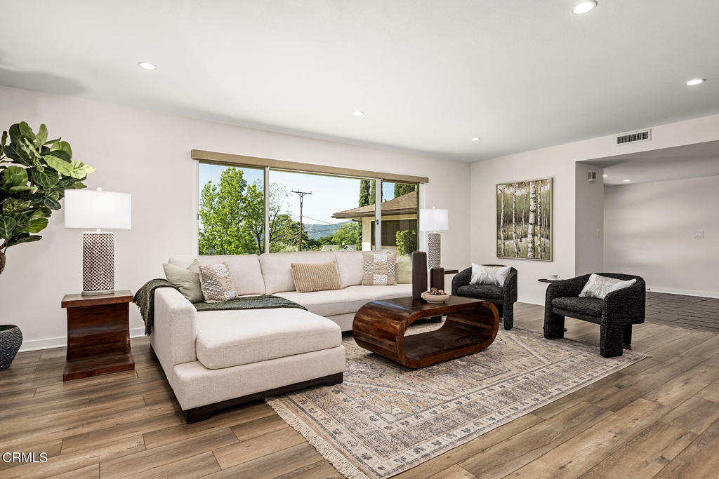Property Photo: 2365 Henrietta Avenue CA 91214