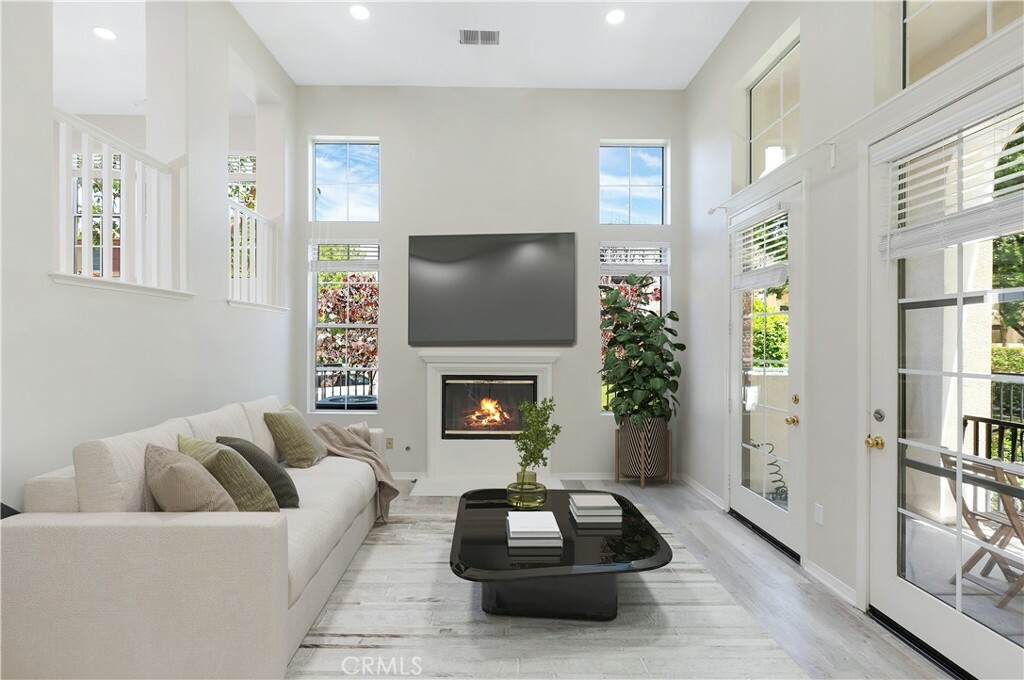 Property Photo:  36 Chula Vista 109  CA 92602 
