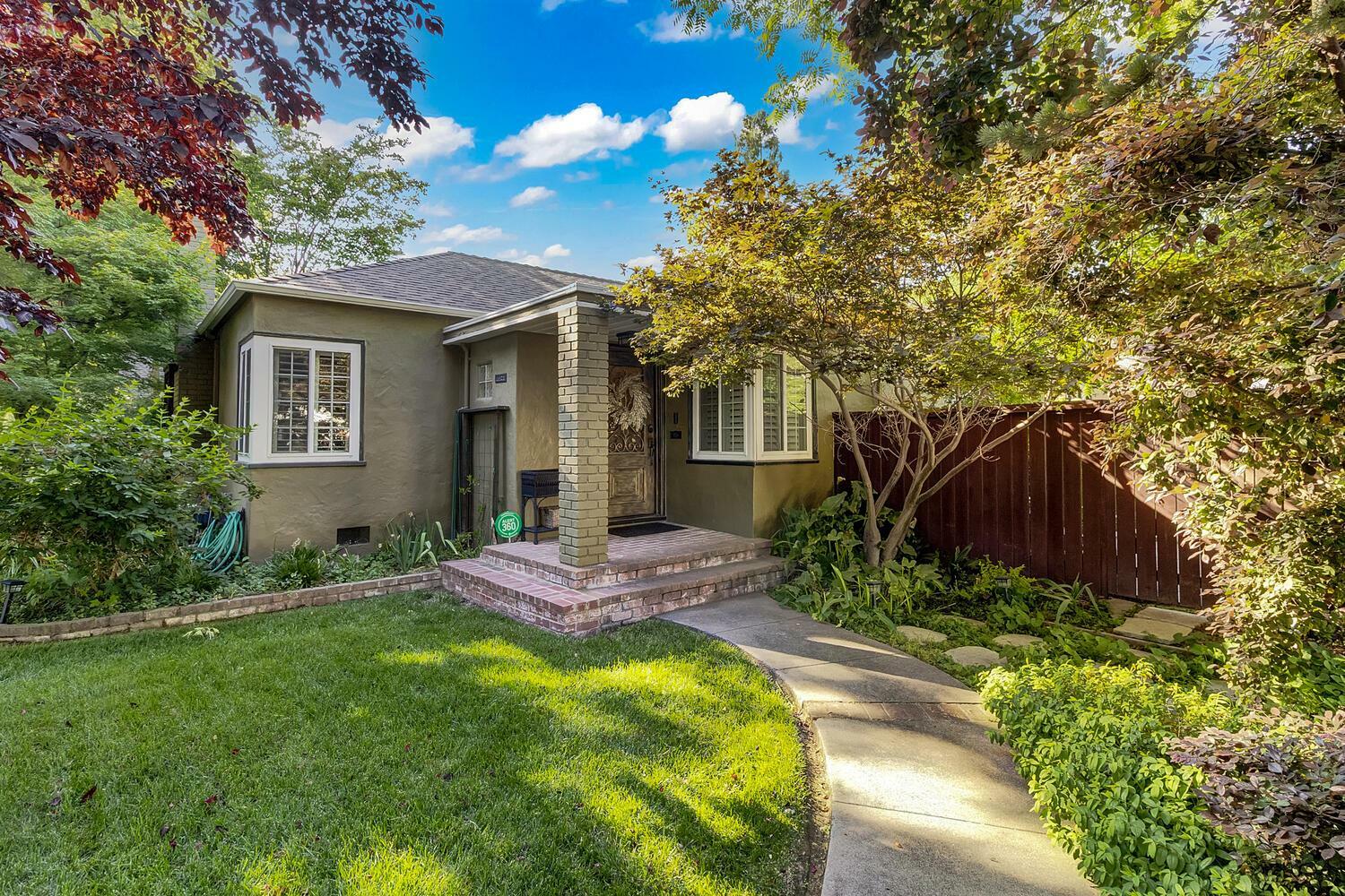 Property Photo: 1621 Vallejo Way CA 95818