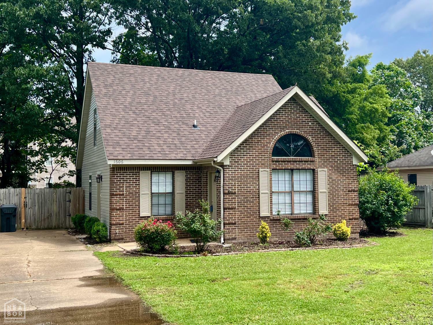 Property Photo: 1606 Golf Course Drive AR 72404