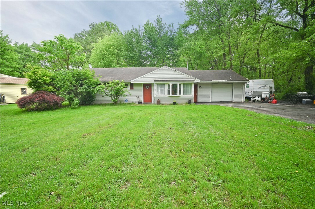 Property Photo: 1865 Park Drive OH 44446