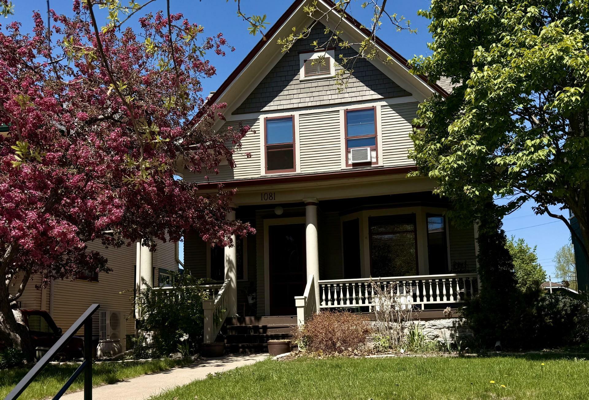 Property Photo: 1081 Lincoln Avenue MN 55105