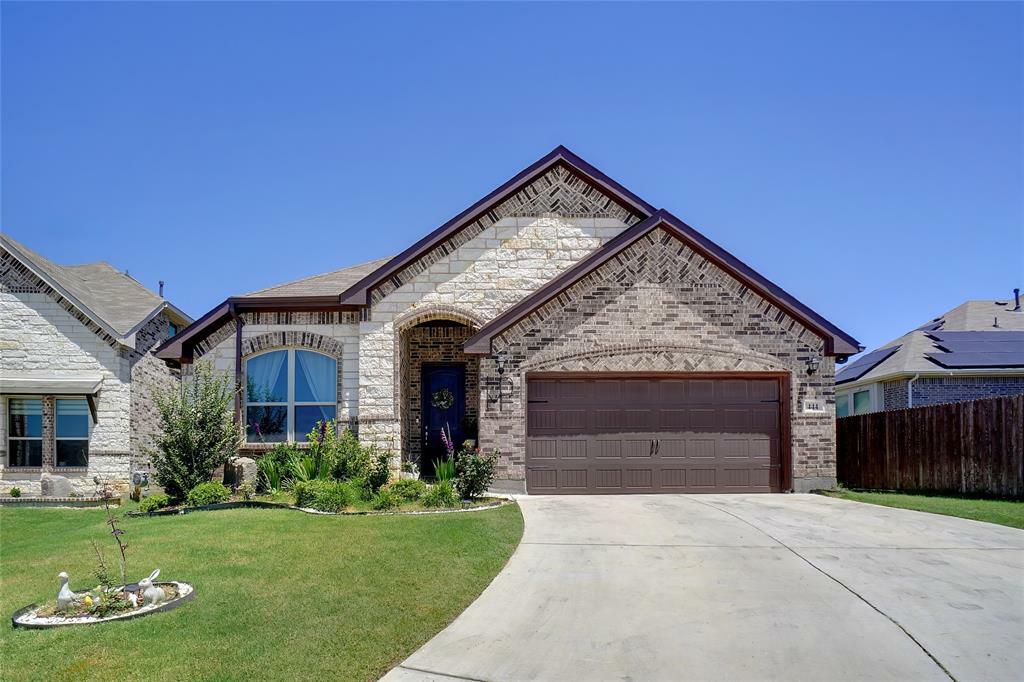 Property Photo: 444 Oliver Court TX 76226
