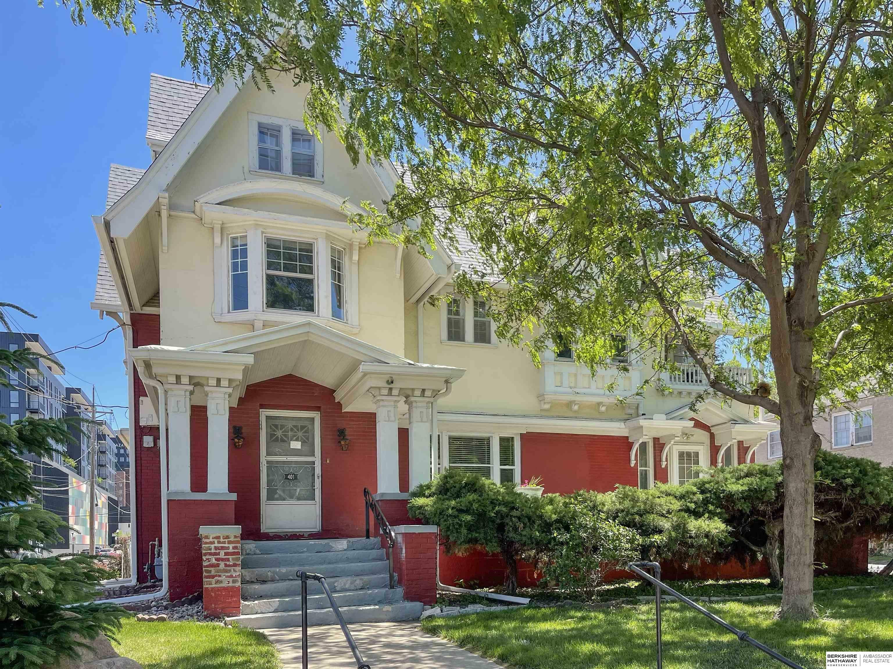 Property Photo: 401 S 38th Avenue NE 68131