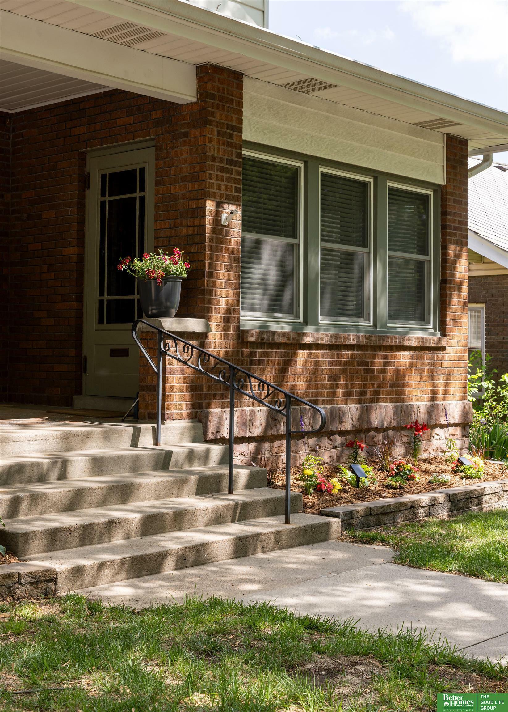 Property Photo: 319 N 37 Street NE 68131