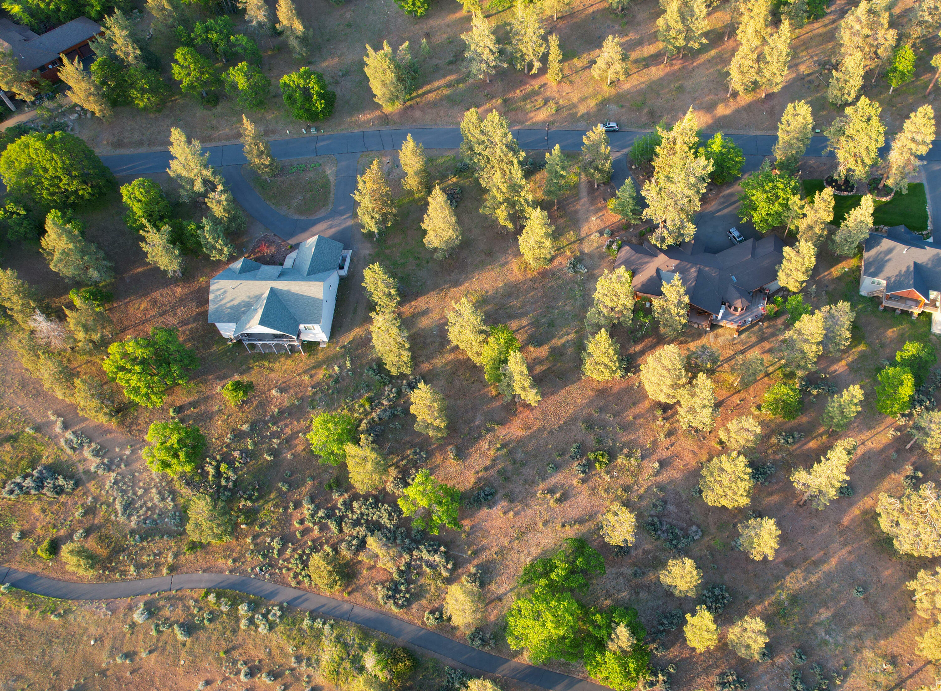 Property Photo: 569 Kestrel Road OR 97601
