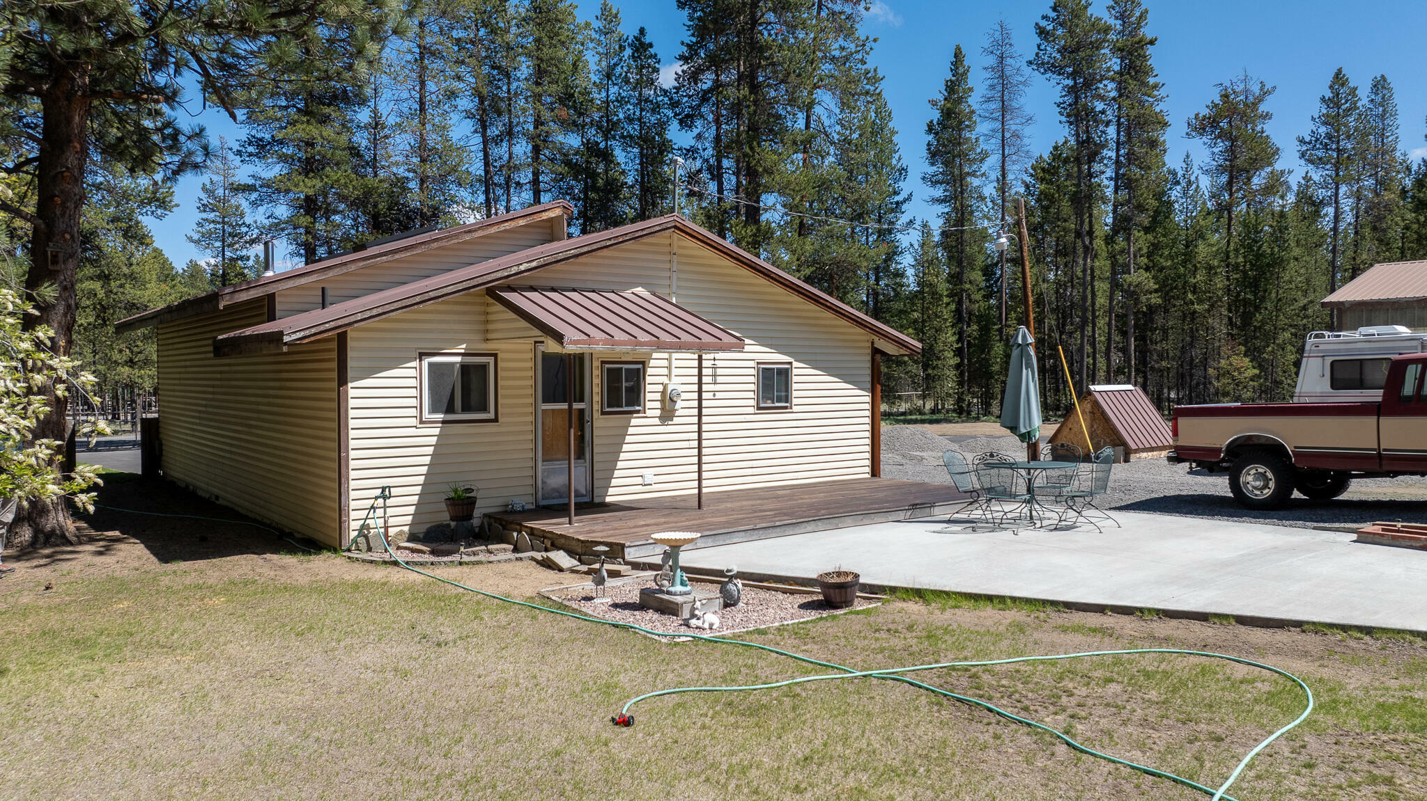 Property Photo: 52365 Stearns Road OR 97739