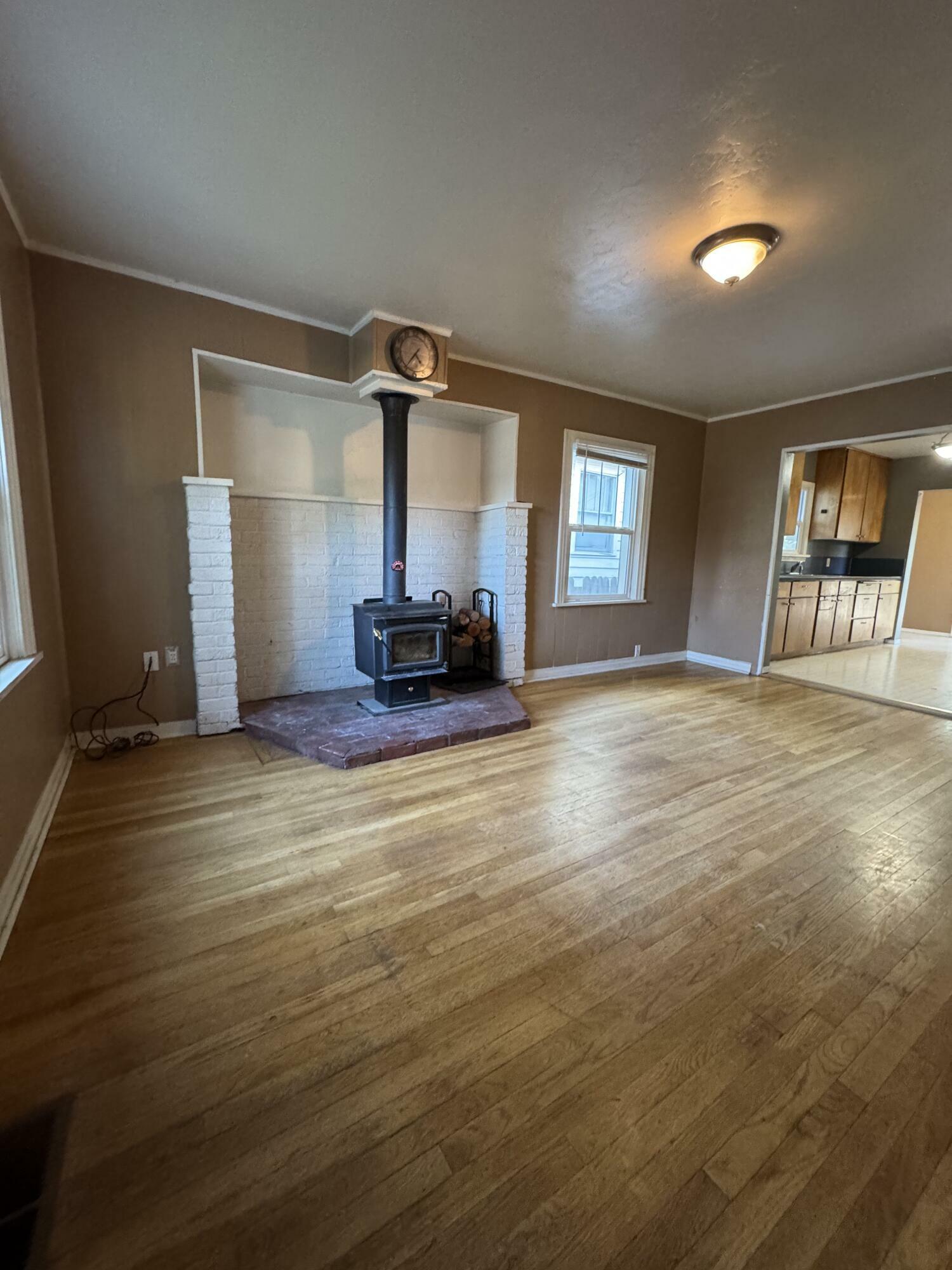 Property Photo: 1936 Fremont Street OR 97601
