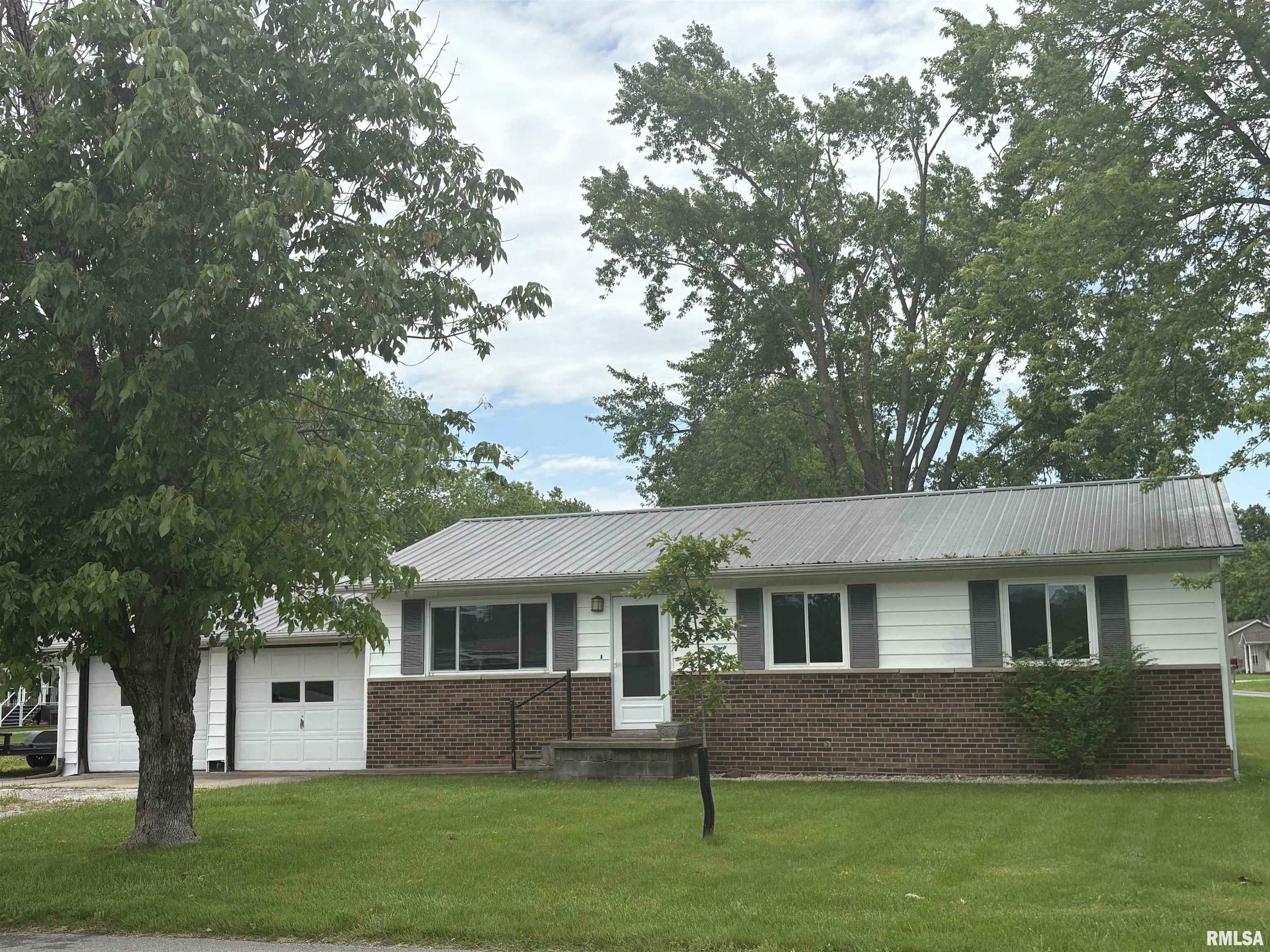 Property Photo:  100 N 35th Street  IL 62948 