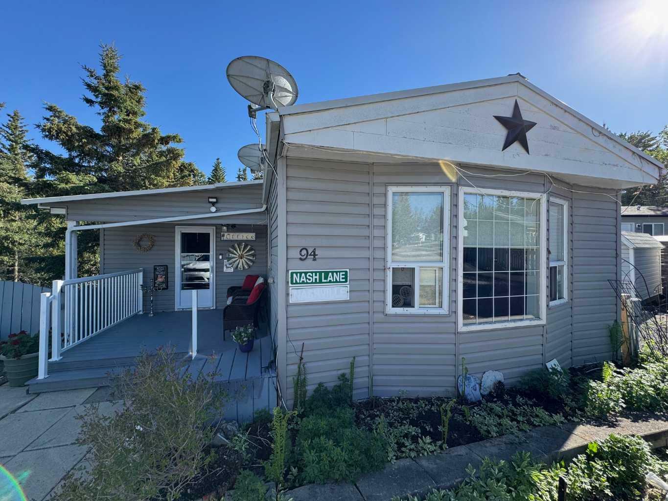 Property Photo:  810 56 Street 94  AB T7E 1P5 